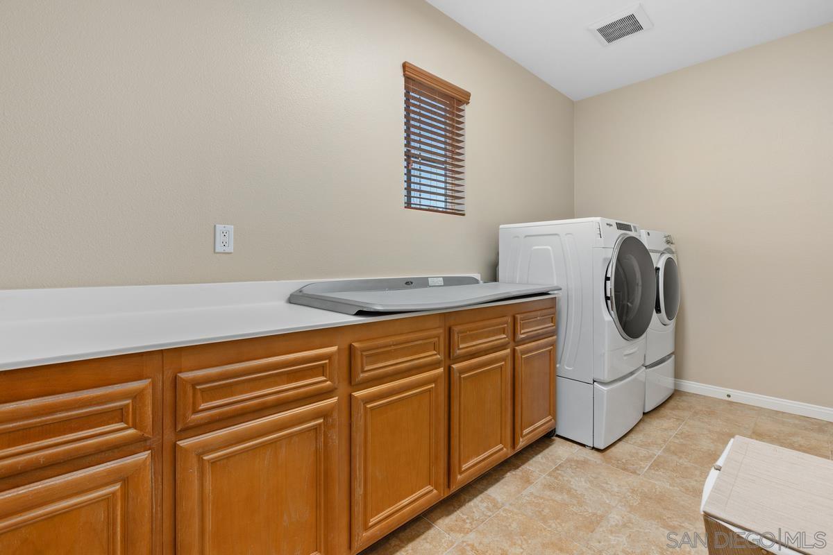 Detail Gallery Image 27 of 42 For 1311  Bellingham Dr, Oceanside,  CA 92057 - 4 Beds | 3/1 Baths