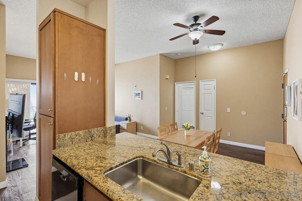 Detail Gallery Image 12 of 31 For 8324  Regents Rd  2e,  San Diego,  CA 92122 - 2 Beds | 2 Baths