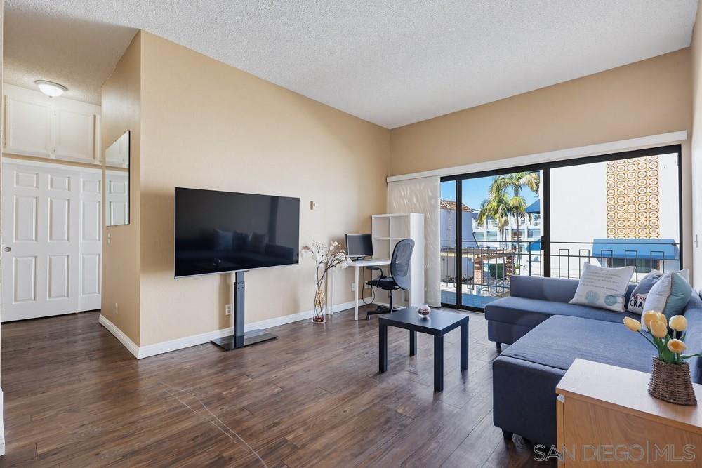 Detail Gallery Image 13 of 31 For 8324  Regents Rd  2e,  San Diego,  CA 92122 - 2 Beds | 2 Baths