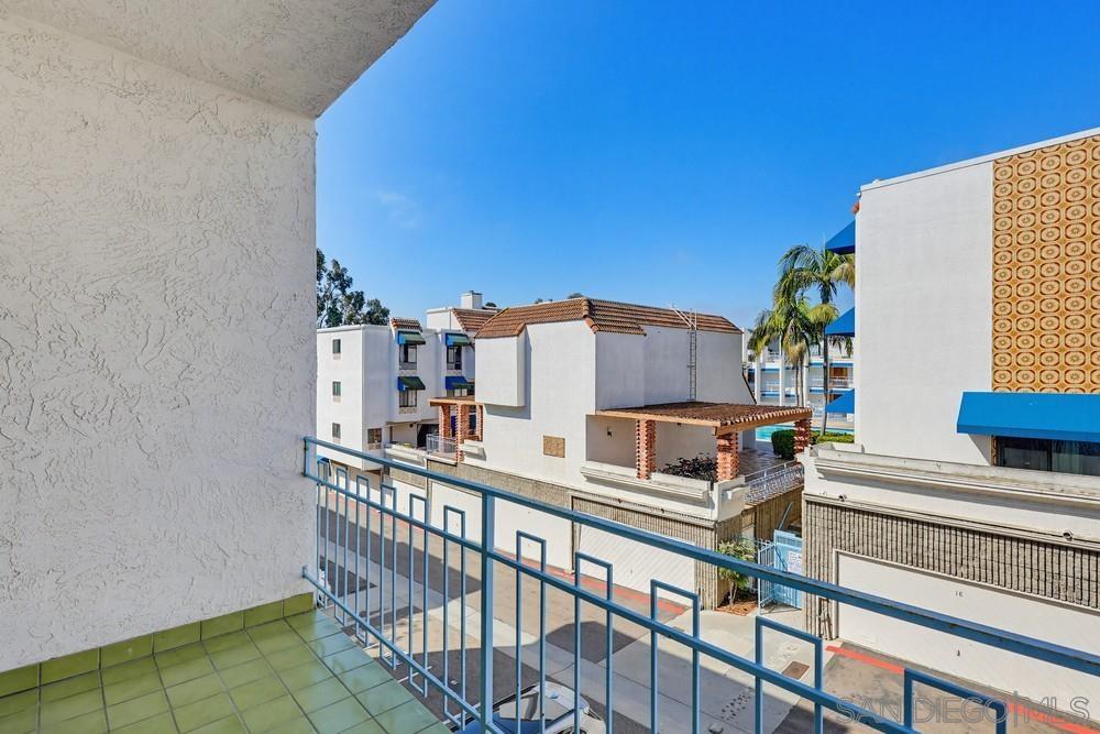 Detail Gallery Image 27 of 31 For 8324  Regents Rd  2e,  San Diego,  CA 92122 - 2 Beds | 2 Baths