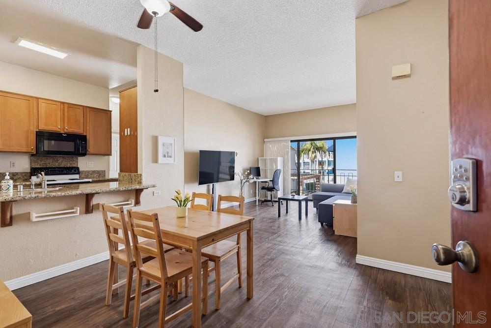 Detail Gallery Image 7 of 31 For 8324  Regents Rd  2e,  San Diego,  CA 92122 - 2 Beds | 2 Baths