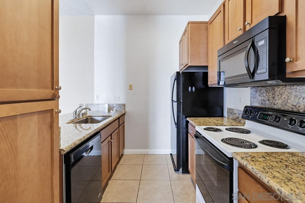 Detail Gallery Image 10 of 31 For 8324  Regents Rd  2e,  San Diego,  CA 92122 - 2 Beds | 2 Baths