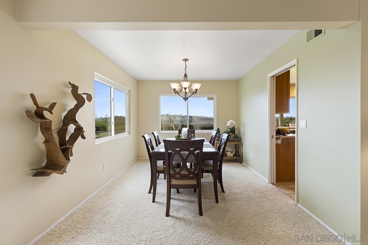 Detail Gallery Image 14 of 51 For 1012  Santa Florencia, Solana Beach,  CA 92075 - 5 Beds | 3 Baths