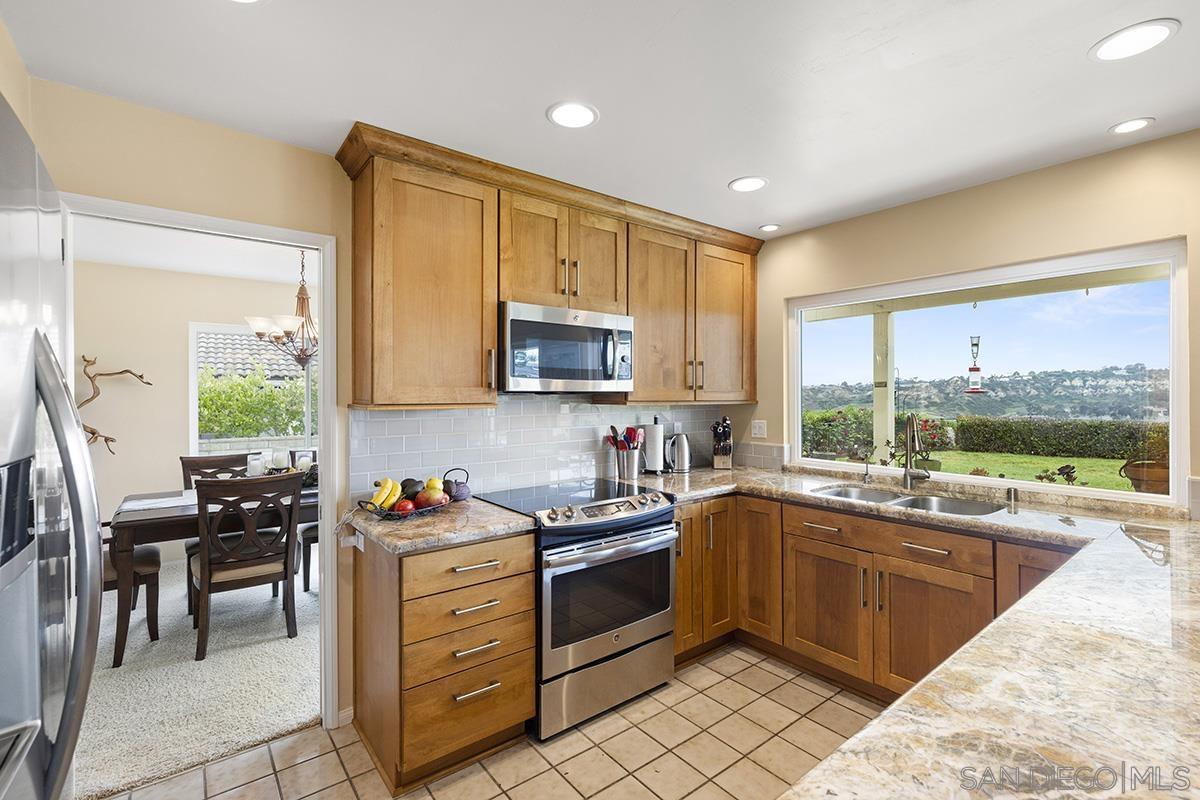 Detail Gallery Image 15 of 51 For 1012  Santa Florencia, Solana Beach,  CA 92075 - 5 Beds | 3 Baths