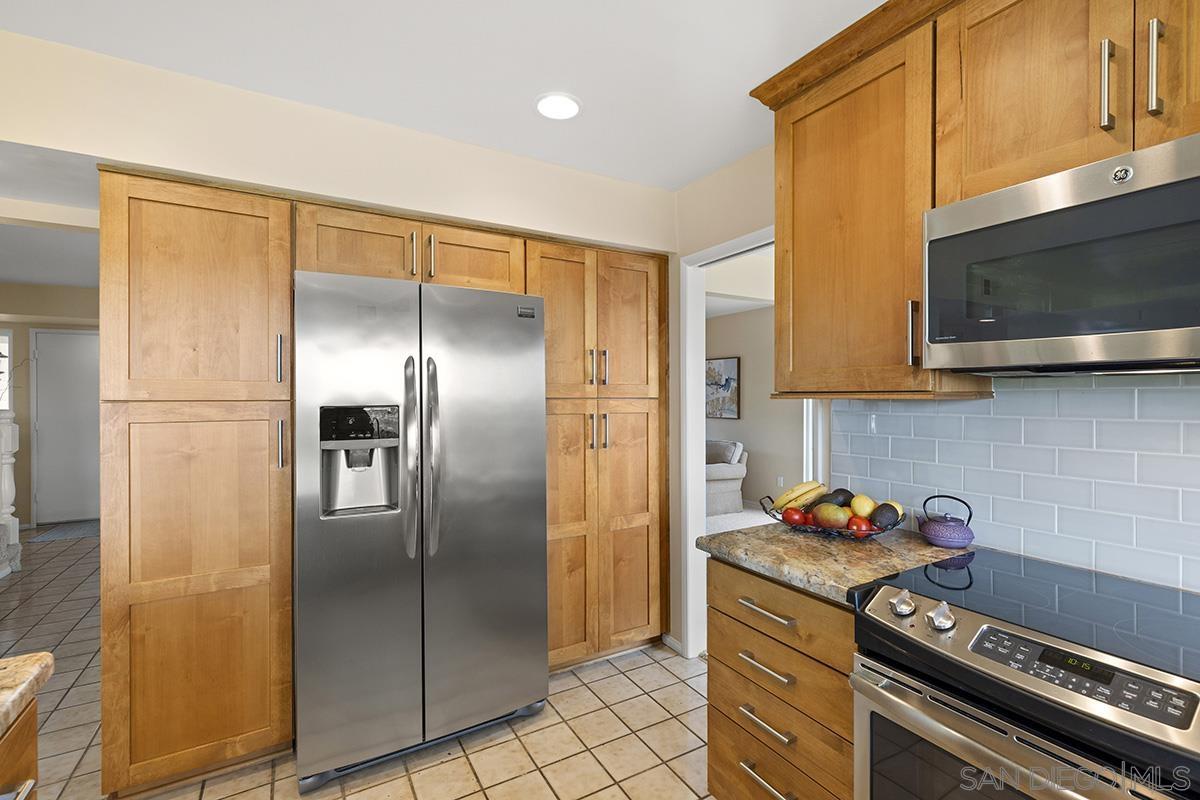 Detail Gallery Image 16 of 51 For 1012  Santa Florencia, Solana Beach,  CA 92075 - 5 Beds | 3 Baths