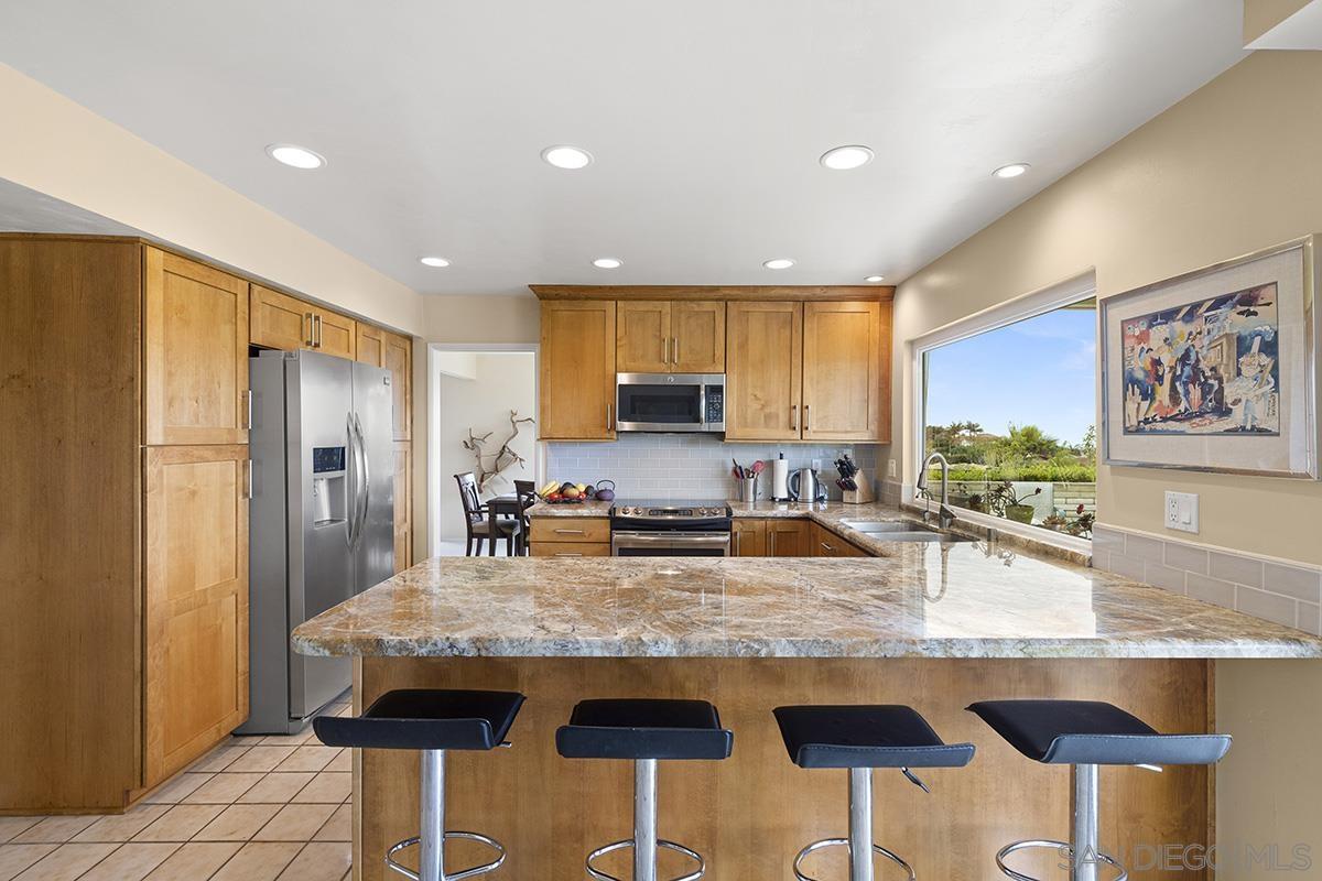 Detail Gallery Image 18 of 51 For 1012  Santa Florencia, Solana Beach,  CA 92075 - 5 Beds | 3 Baths