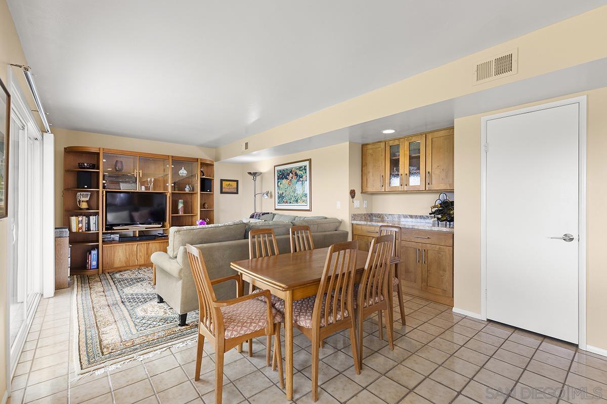 Detail Gallery Image 21 of 51 For 1012  Santa Florencia, Solana Beach,  CA 92075 - 5 Beds | 3 Baths