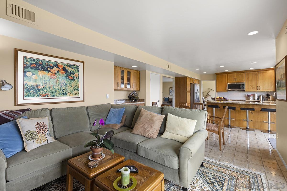 Detail Gallery Image 24 of 51 For 1012  Santa Florencia, Solana Beach,  CA 92075 - 5 Beds | 3 Baths