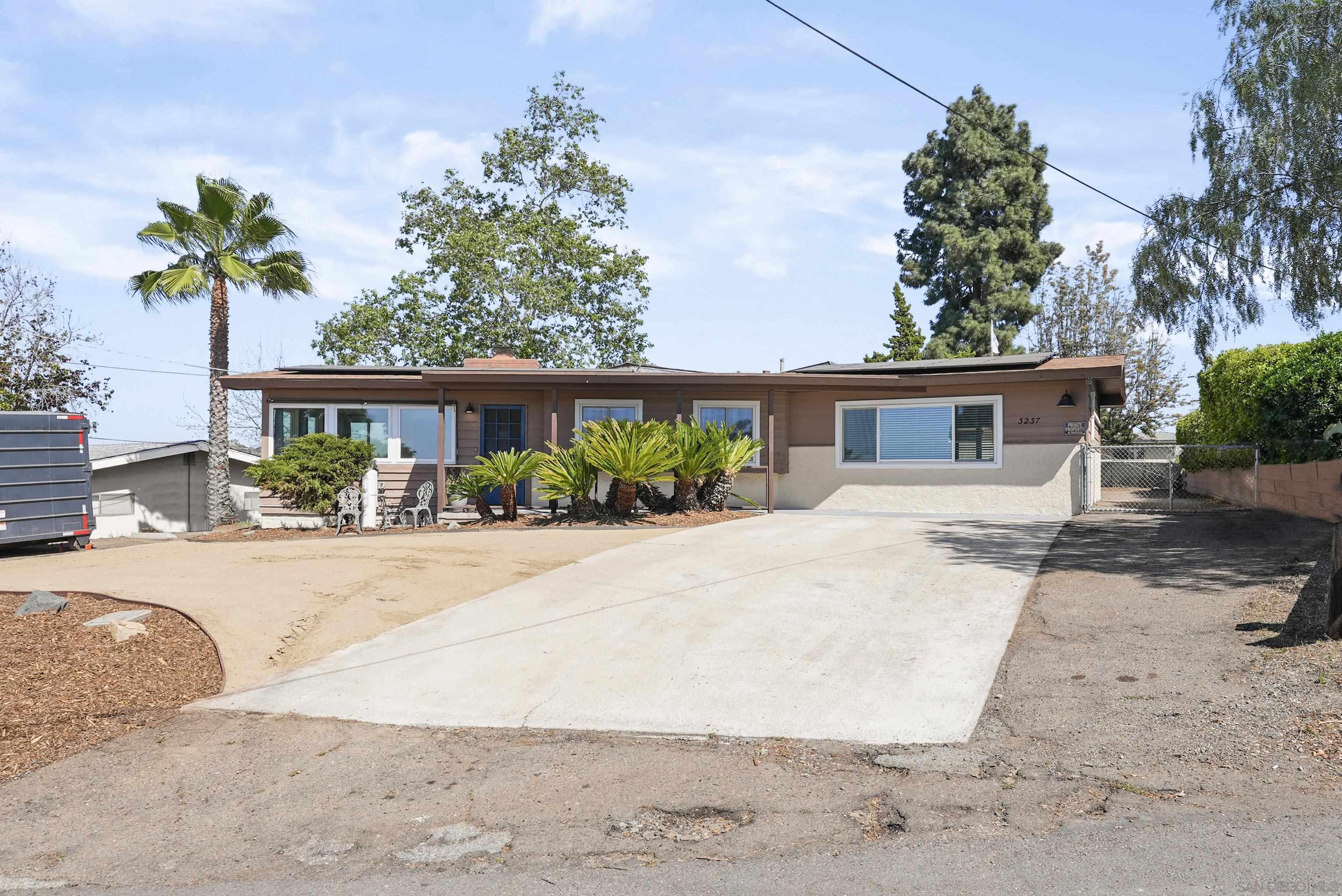 Detail Gallery Image 5 of 59 For 3237 S Bonita, Spring Valley,  CA 91977 - 5 Beds | 3 Baths