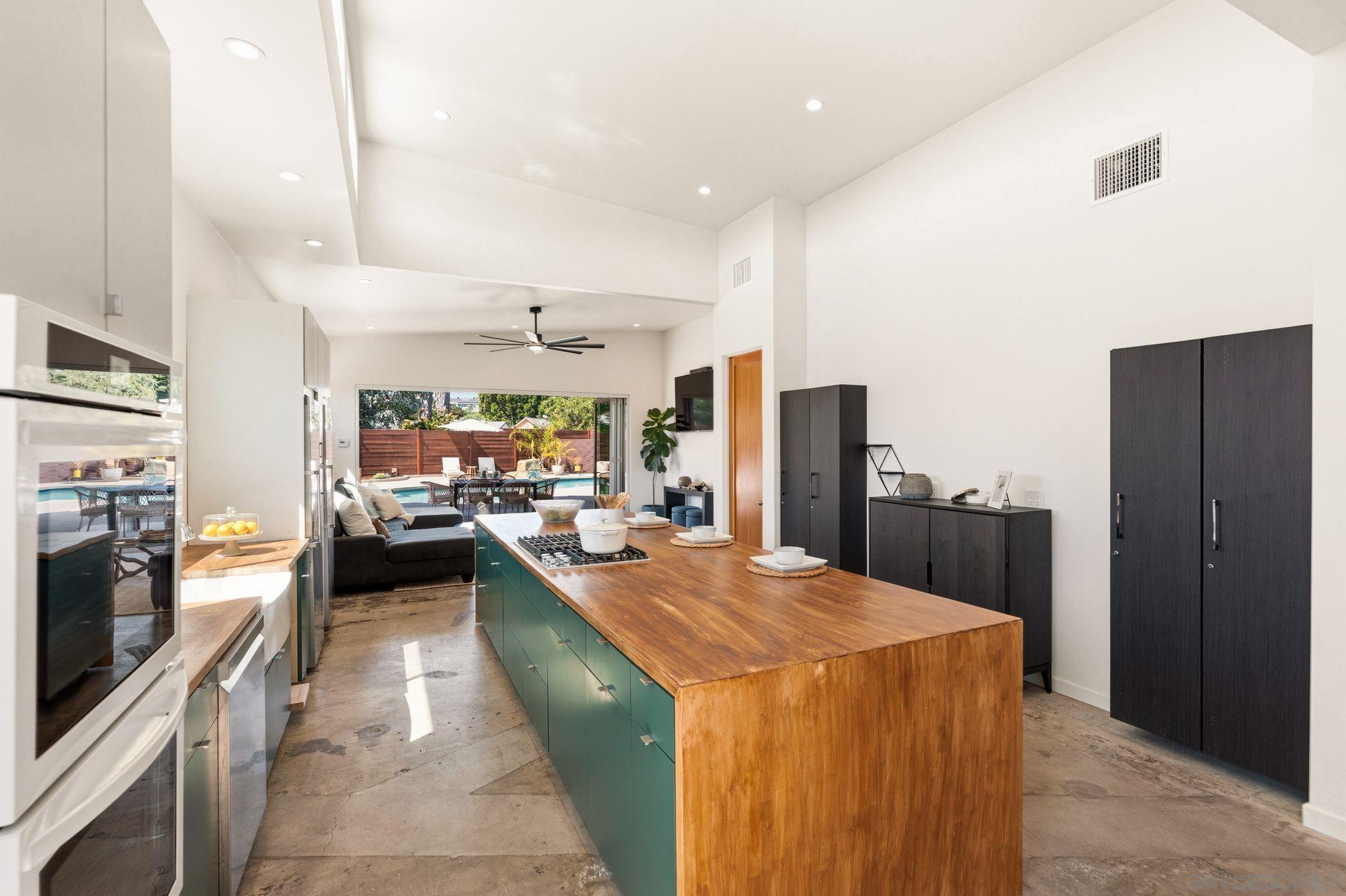 Detail Gallery Image 13 of 47 For 3590  Chasewood Dr., San Diego,  CA 92111 - 4 Beds | 2/1 Baths