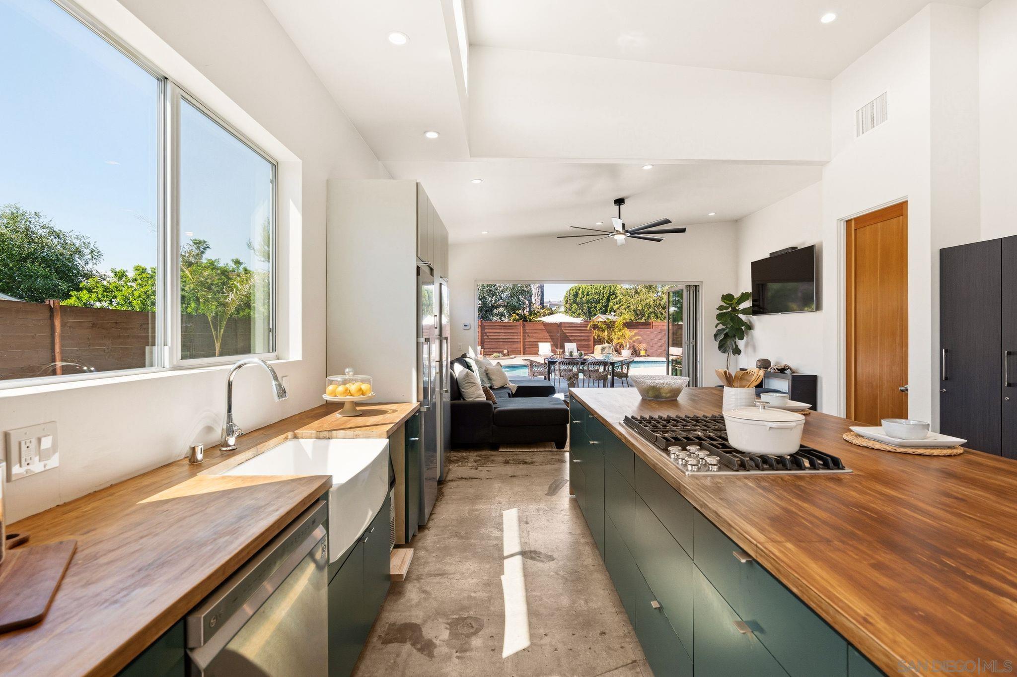 Detail Gallery Image 15 of 47 For 3590  Chasewood Dr., San Diego,  CA 92111 - 4 Beds | 2/1 Baths