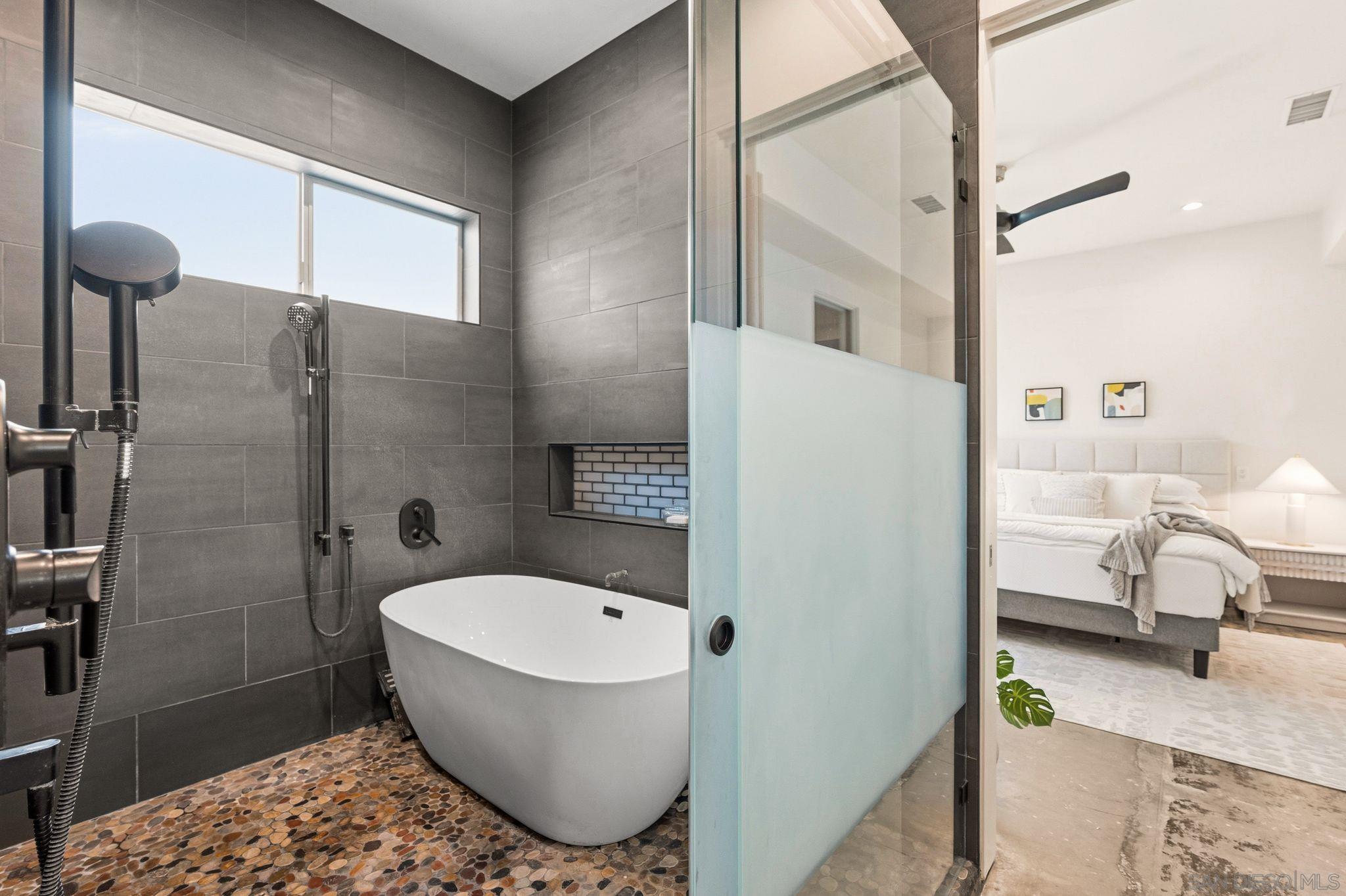 Detail Gallery Image 24 of 47 For 3590  Chasewood Dr., San Diego,  CA 92111 - 4 Beds | 2/1 Baths