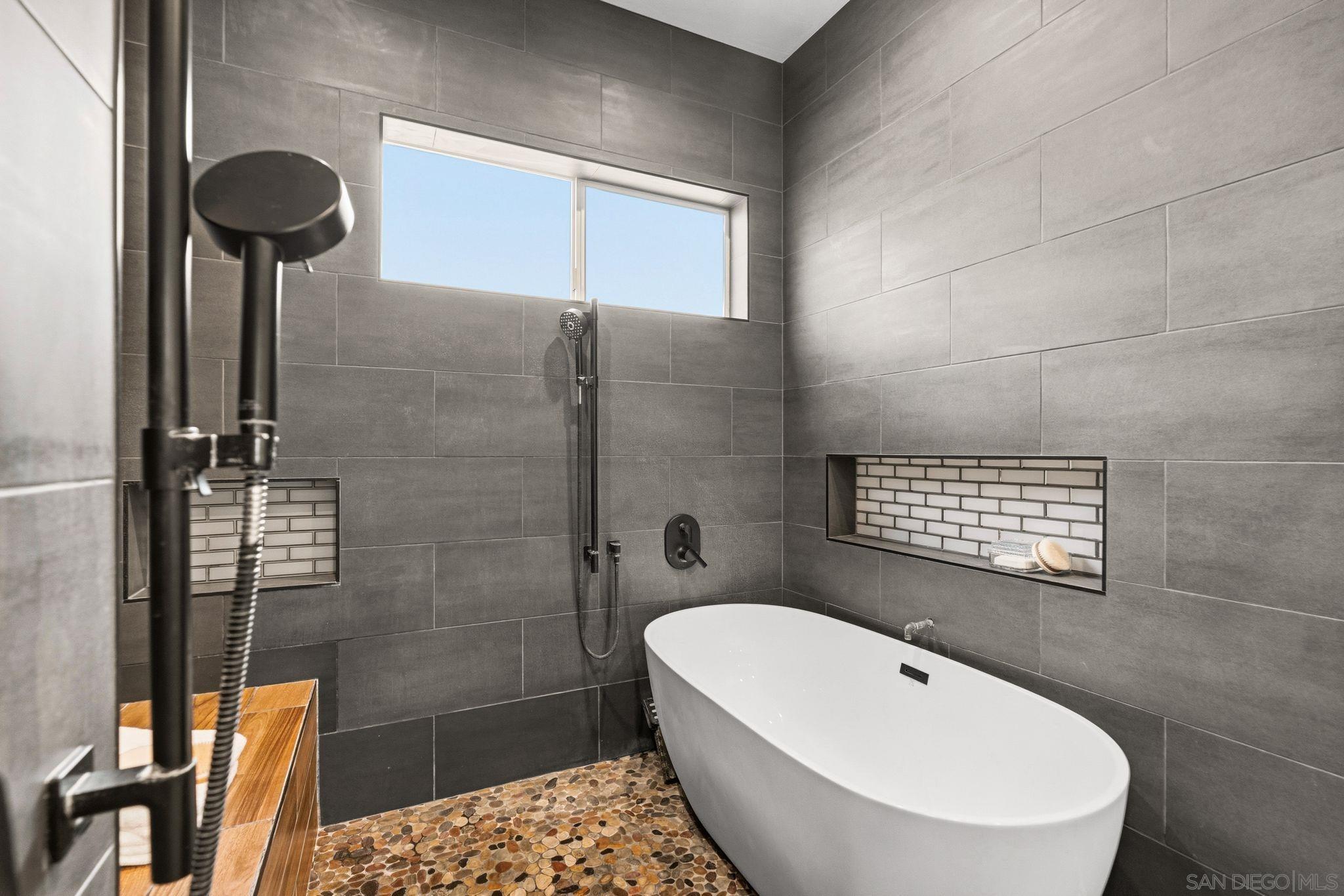 Detail Gallery Image 25 of 47 For 3590  Chasewood Dr., San Diego,  CA 92111 - 4 Beds | 2/1 Baths