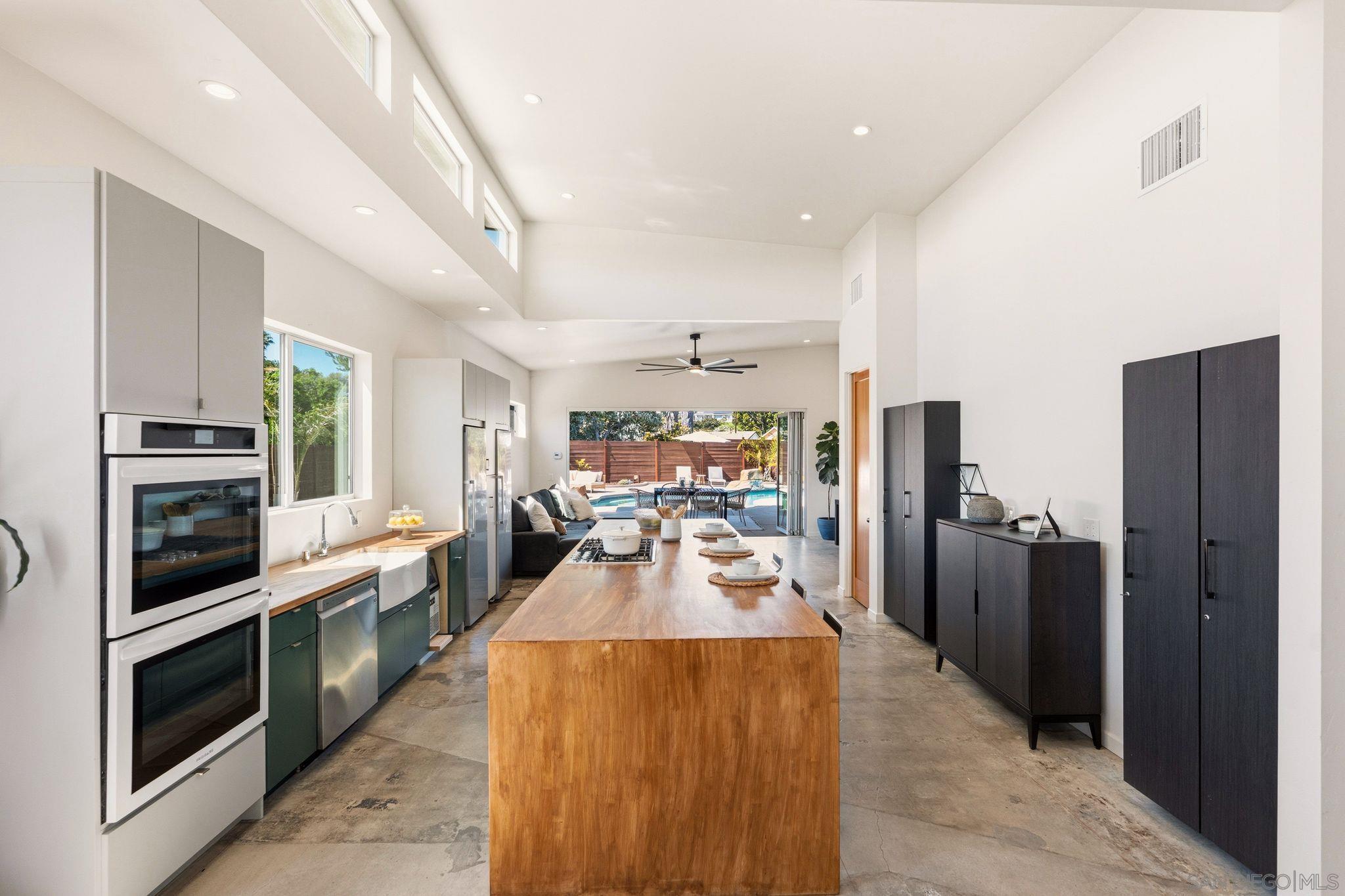 Detail Gallery Image 8 of 47 For 3590  Chasewood Dr., San Diego,  CA 92111 - 4 Beds | 2/1 Baths