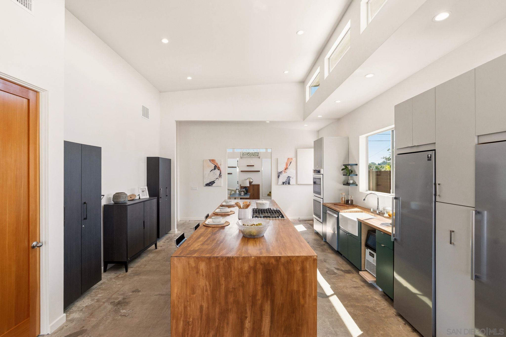 Detail Gallery Image 10 of 47 For 3590  Chasewood Dr., San Diego,  CA 92111 - 4 Beds | 2/1 Baths