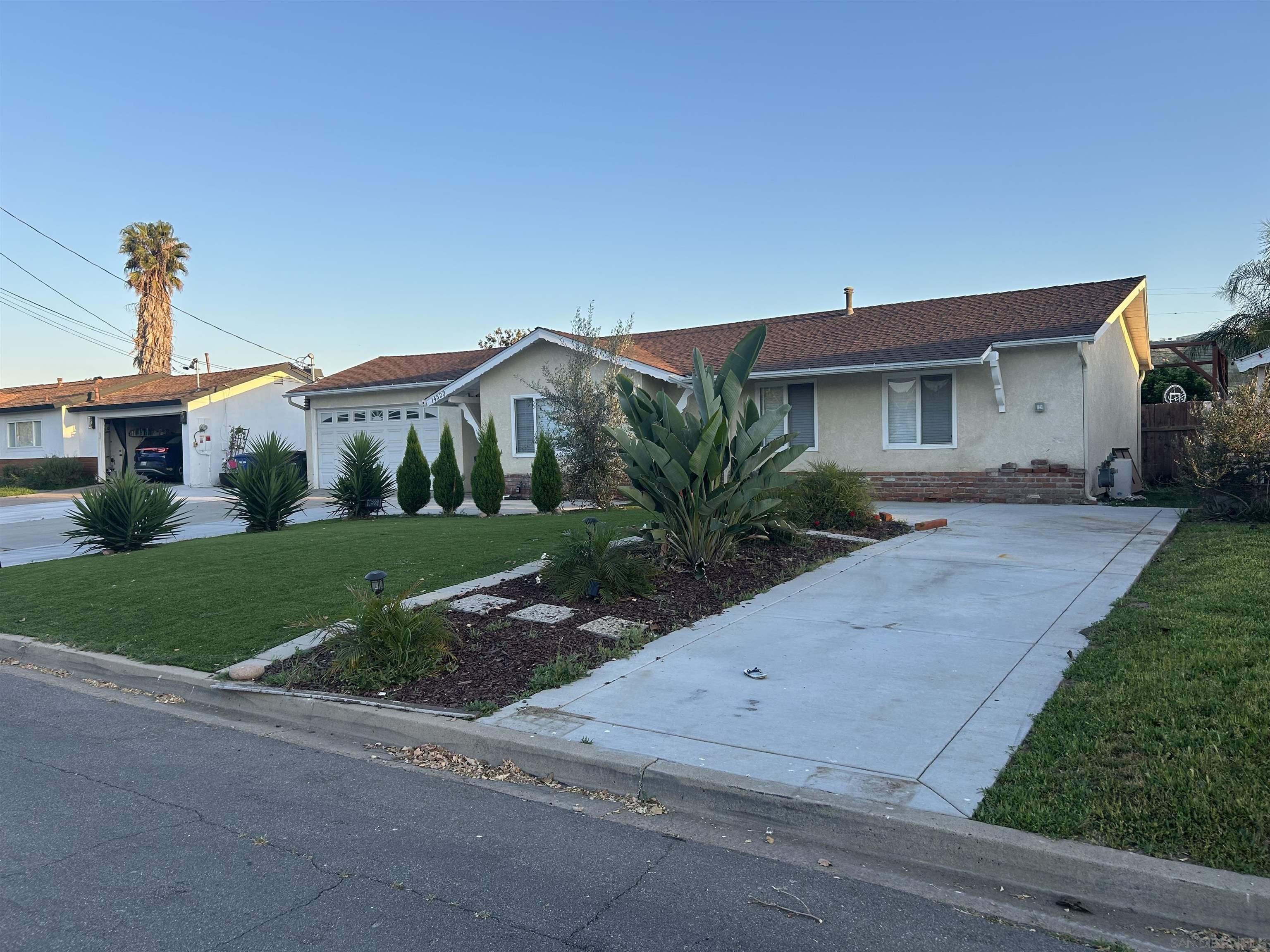 Detail Gallery Image 2 of 14 For 14523  Saco Street, Poway,  CA 92064 - 3 Beds | 2 Baths