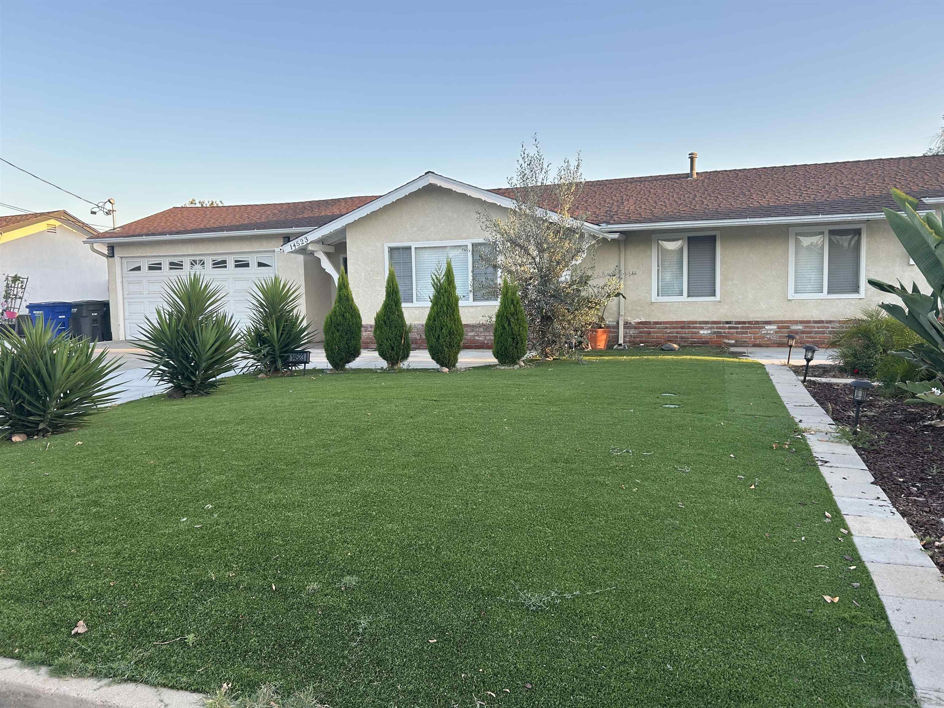 Detail Gallery Image 3 of 14 For 14523  Saco Street, Poway,  CA 92064 - 3 Beds | 2 Baths