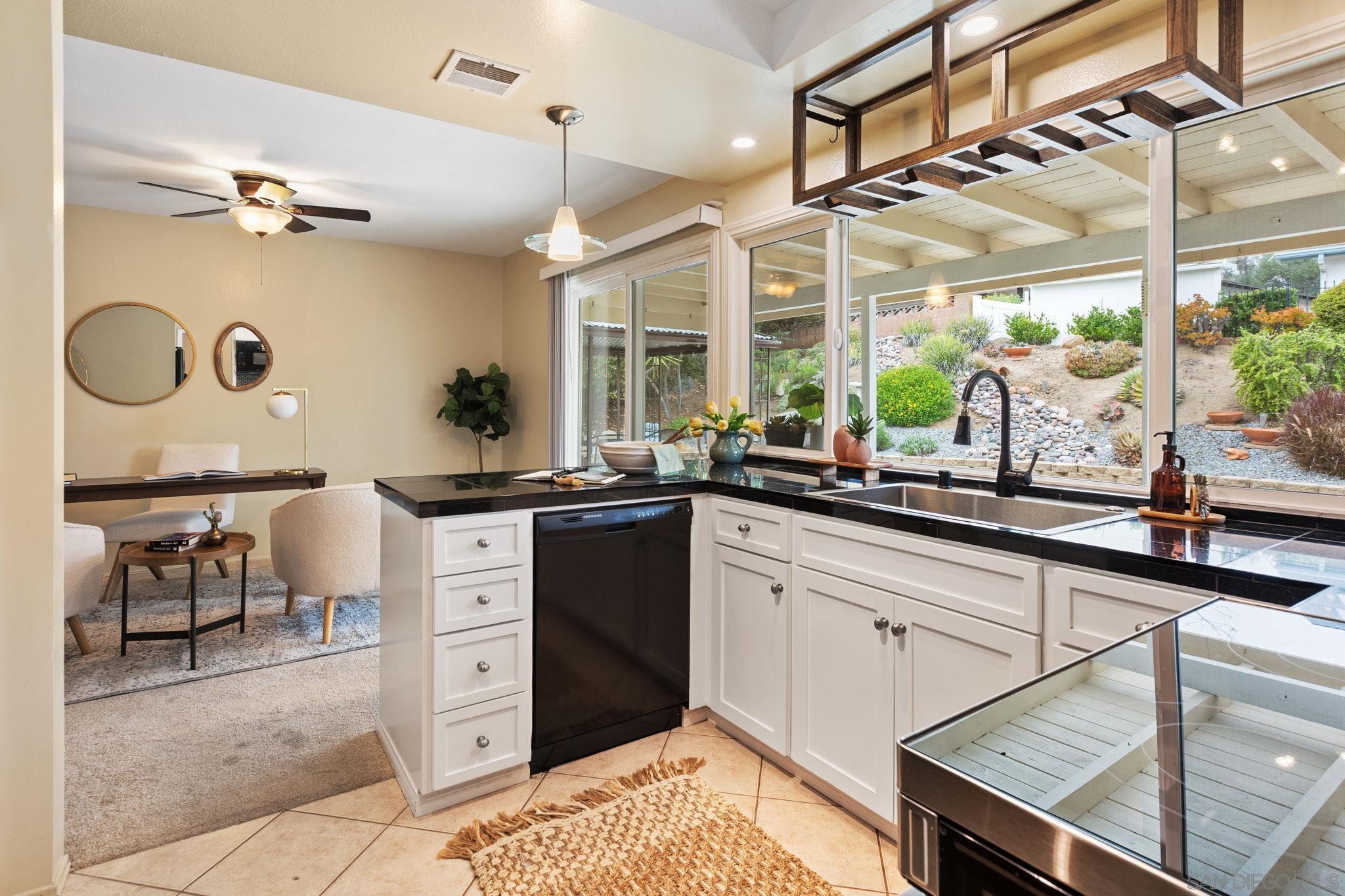 Detail Gallery Image 6 of 42 For Casero Rd, San Diego,  CA 92128 - 2 Beds | 2 Baths