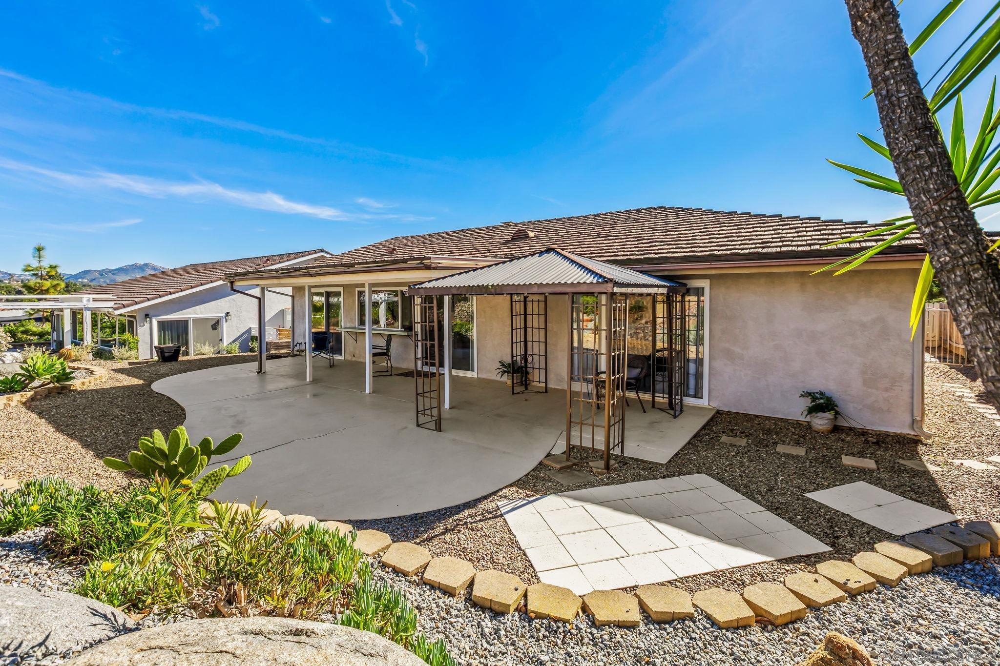 Detail Gallery Image 9 of 42 For Casero Rd, San Diego,  CA 92128 - 2 Beds | 2 Baths