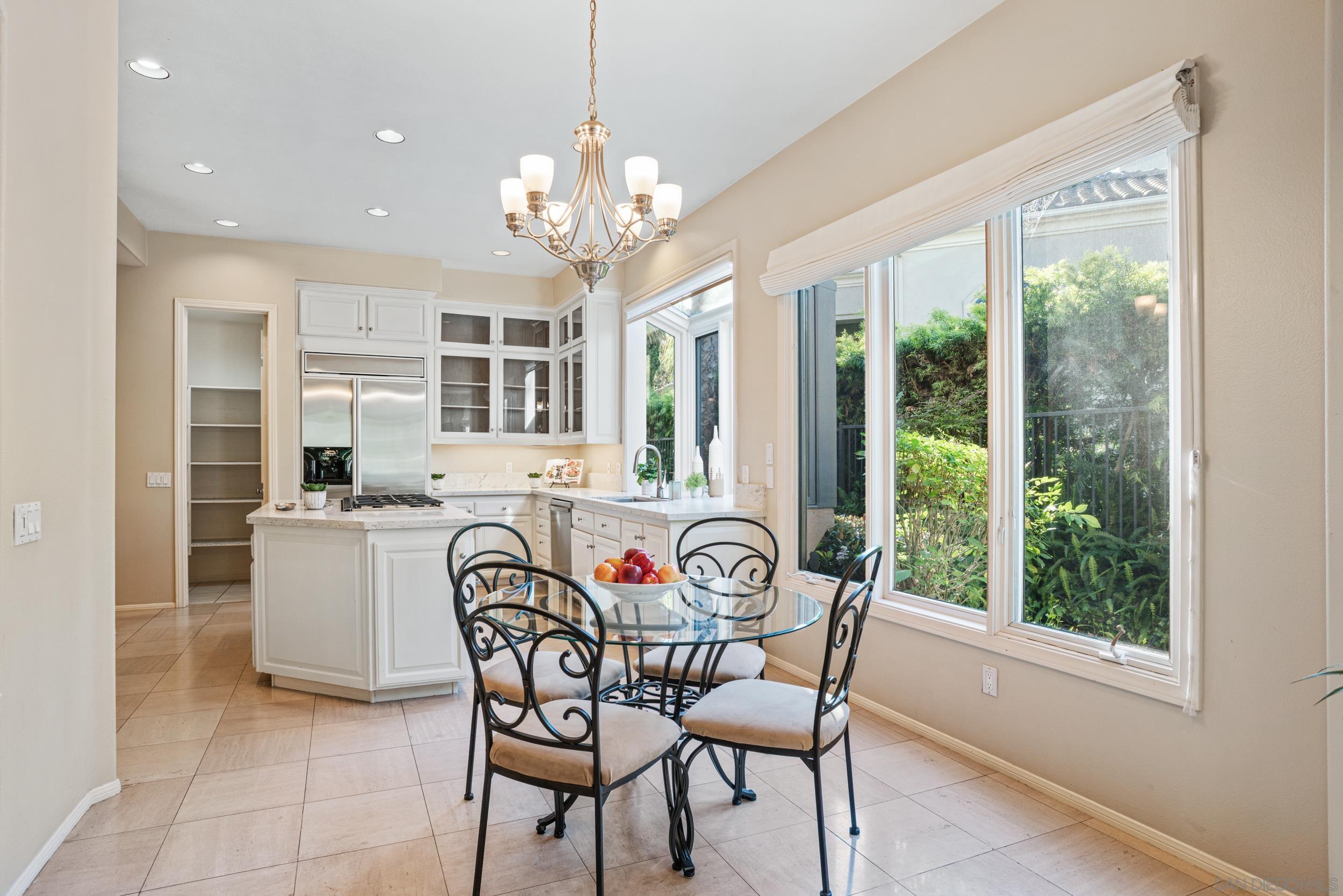 Detail Gallery Image 11 of 38 For 7132  Tern Place, Carlsbad,  CA 92011 - 4 Beds | 3/1 Baths