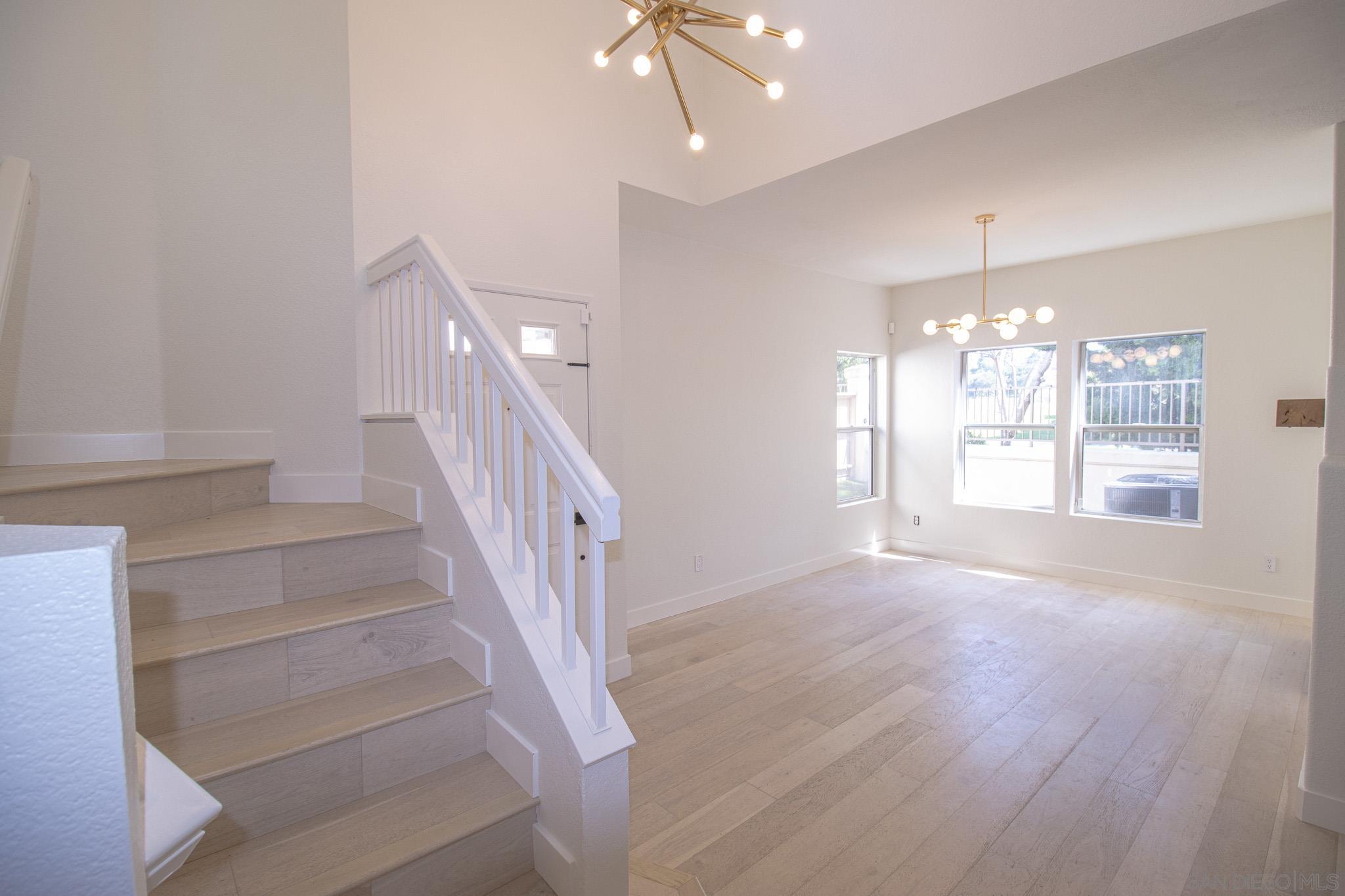 Detail Gallery Image 6 of 18 For 1113  Pacific Grove Loop, Chula Vista,  CA 91915 - 4 Beds | 3/1 Baths