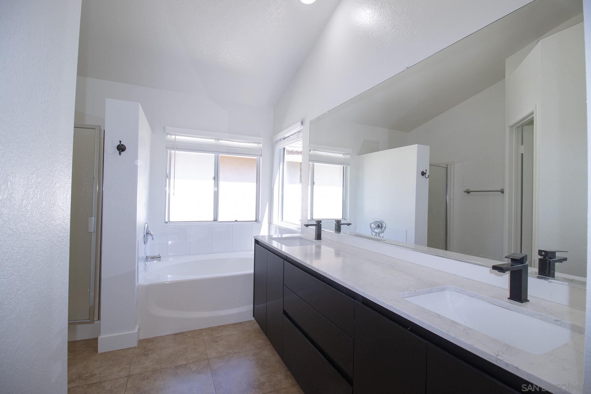 Detail Gallery Image 9 of 18 For 1113  Pacific Grove Loop, Chula Vista,  CA 91915 - 4 Beds | 3/1 Baths