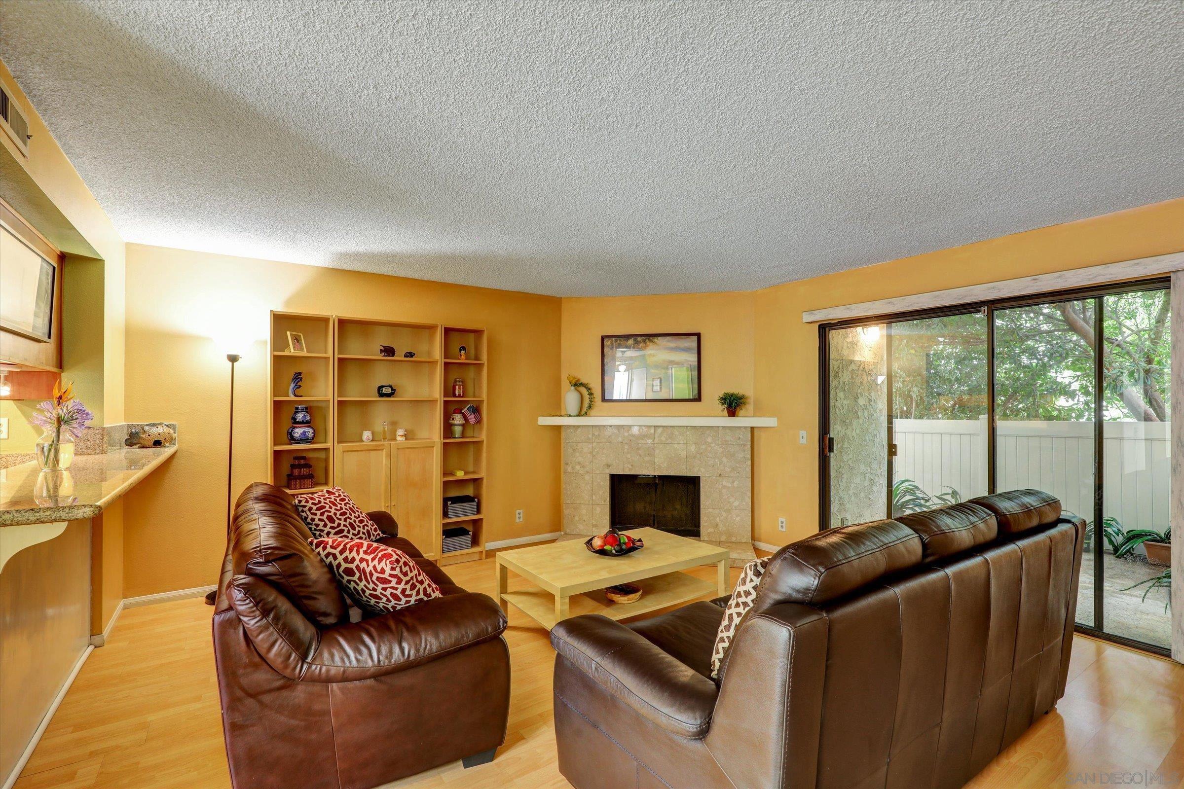 Detail Gallery Image 3 of 28 For 10750  Rickert Rd  #3,  San Diego,  CA 92126 - 2 Beds | 1/1 Baths