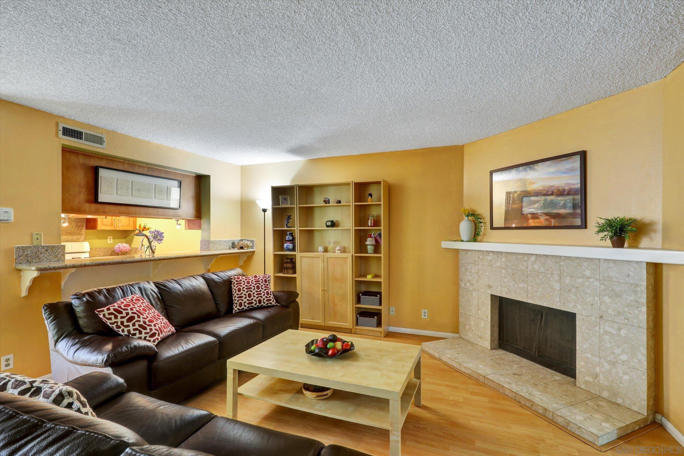 Detail Gallery Image 4 of 28 For 10750  Rickert Rd  #3,  San Diego,  CA 92126 - 2 Beds | 1/1 Baths