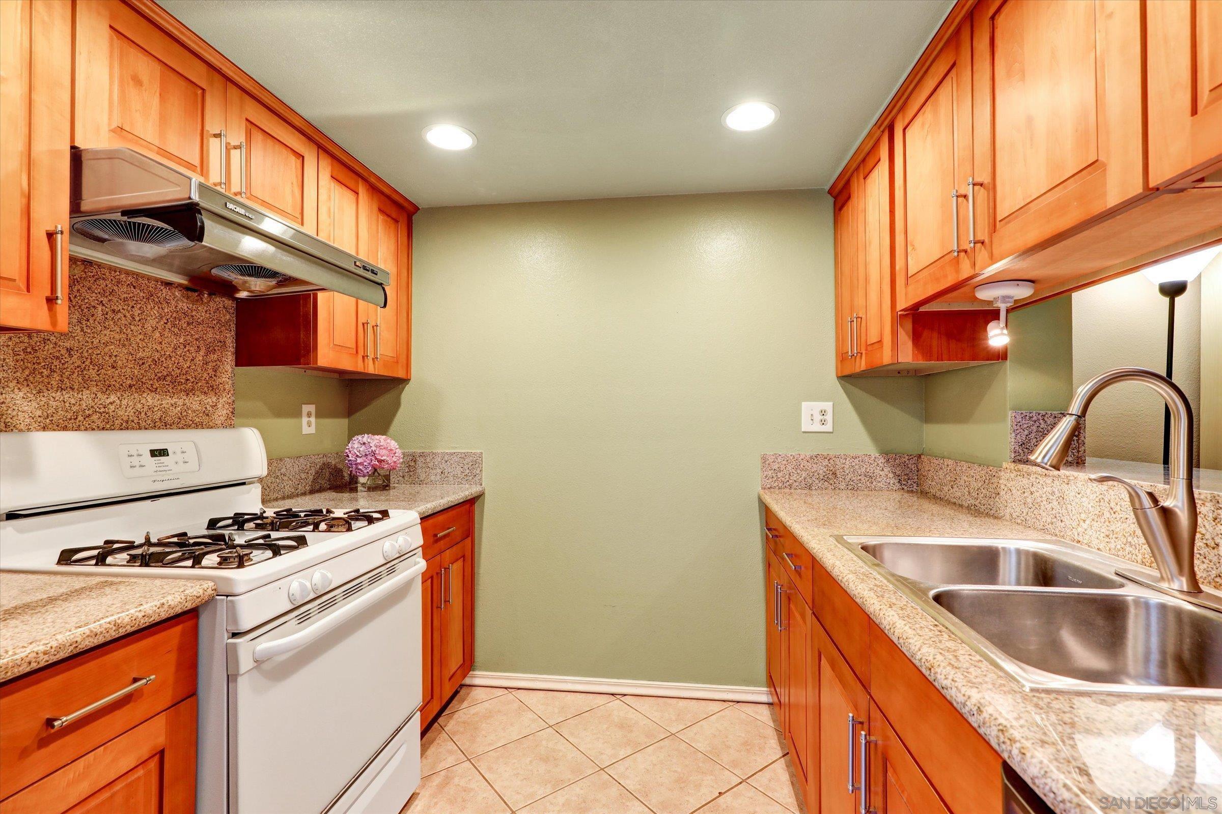 Detail Gallery Image 9 of 28 For 10750  Rickert Rd  #3,  San Diego,  CA 92126 - 2 Beds | 1/1 Baths