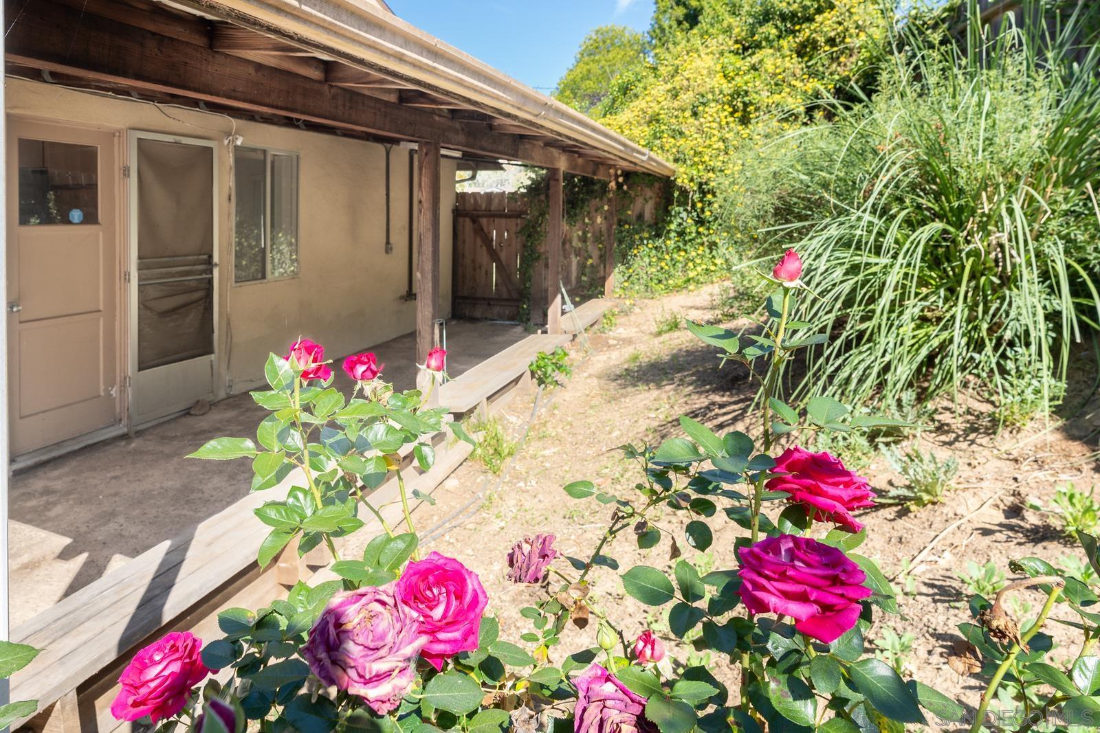 Detail Gallery Image 13 of 28 For 4975  Whipple Way, San Diego,  CA 92122 - 3 Beds | 2 Baths