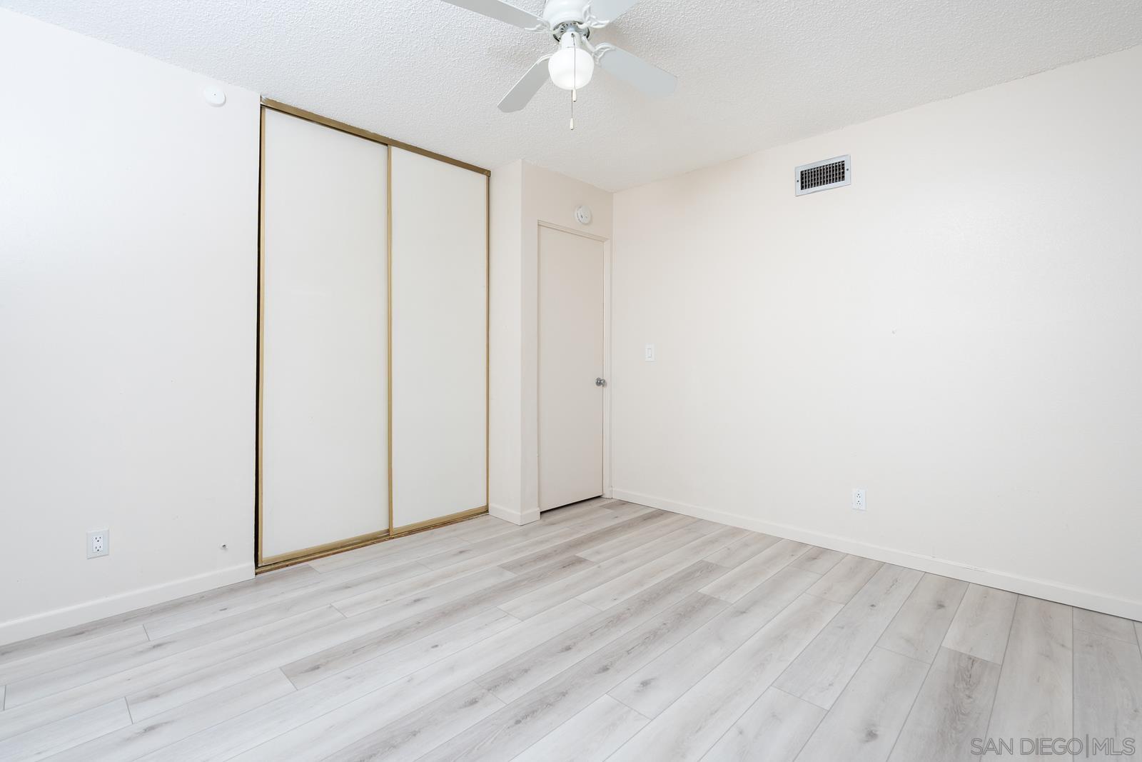 Detail Gallery Image 7 of 28 For 4975  Whipple Way, San Diego,  CA 92122 - 3 Beds | 2 Baths