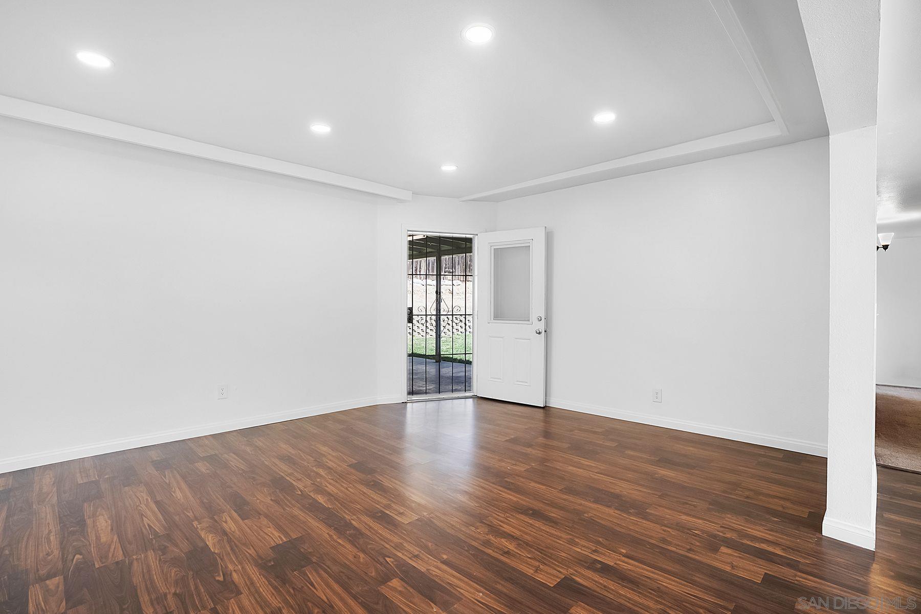 Detail Gallery Image 11 of 31 For 1627  Oleander, Chula Vista,  CA 91911 - 3 Beds | 2 Baths