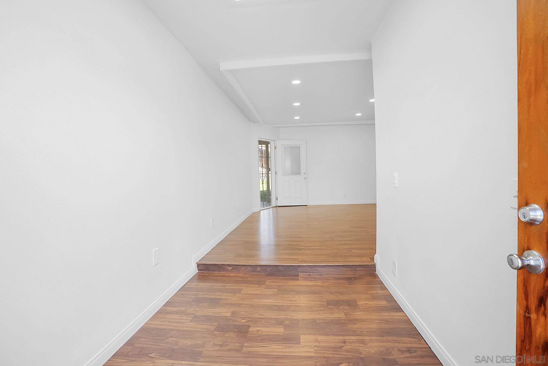 Detail Gallery Image 5 of 31 For 1627  Oleander, Chula Vista,  CA 91911 - 3 Beds | 2 Baths