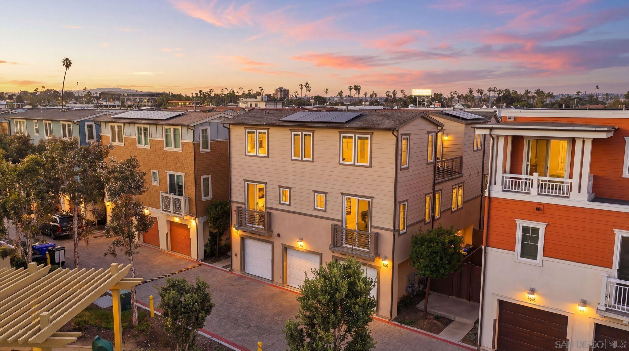 Detail Gallery Image 2 of 38 For 810  Santa Barbara Pl, San Diego,  CA 92109 - 2 Beds | 2 Baths