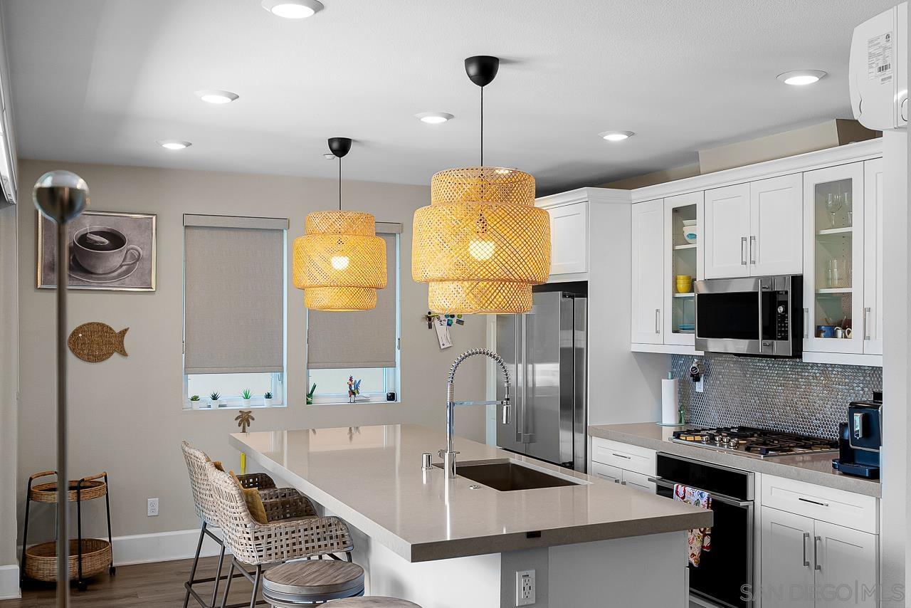 Detail Gallery Image 4 of 38 For 810  Santa Barbara Pl, San Diego,  CA 92109 - 2 Beds | 2 Baths