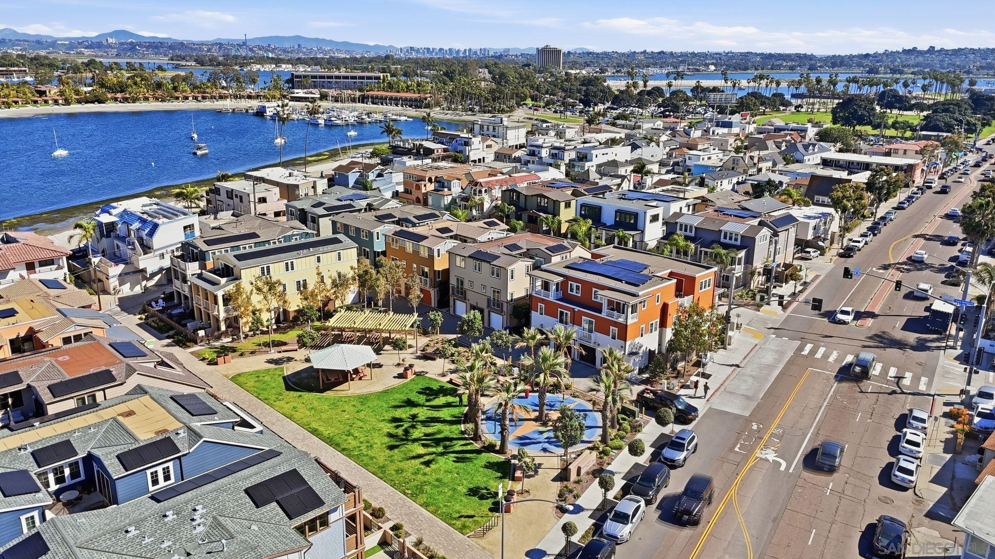 Detail Gallery Image 32 of 38 For 810  Santa Barbara Pl, San Diego,  CA 92109 - 2 Beds | 2 Baths