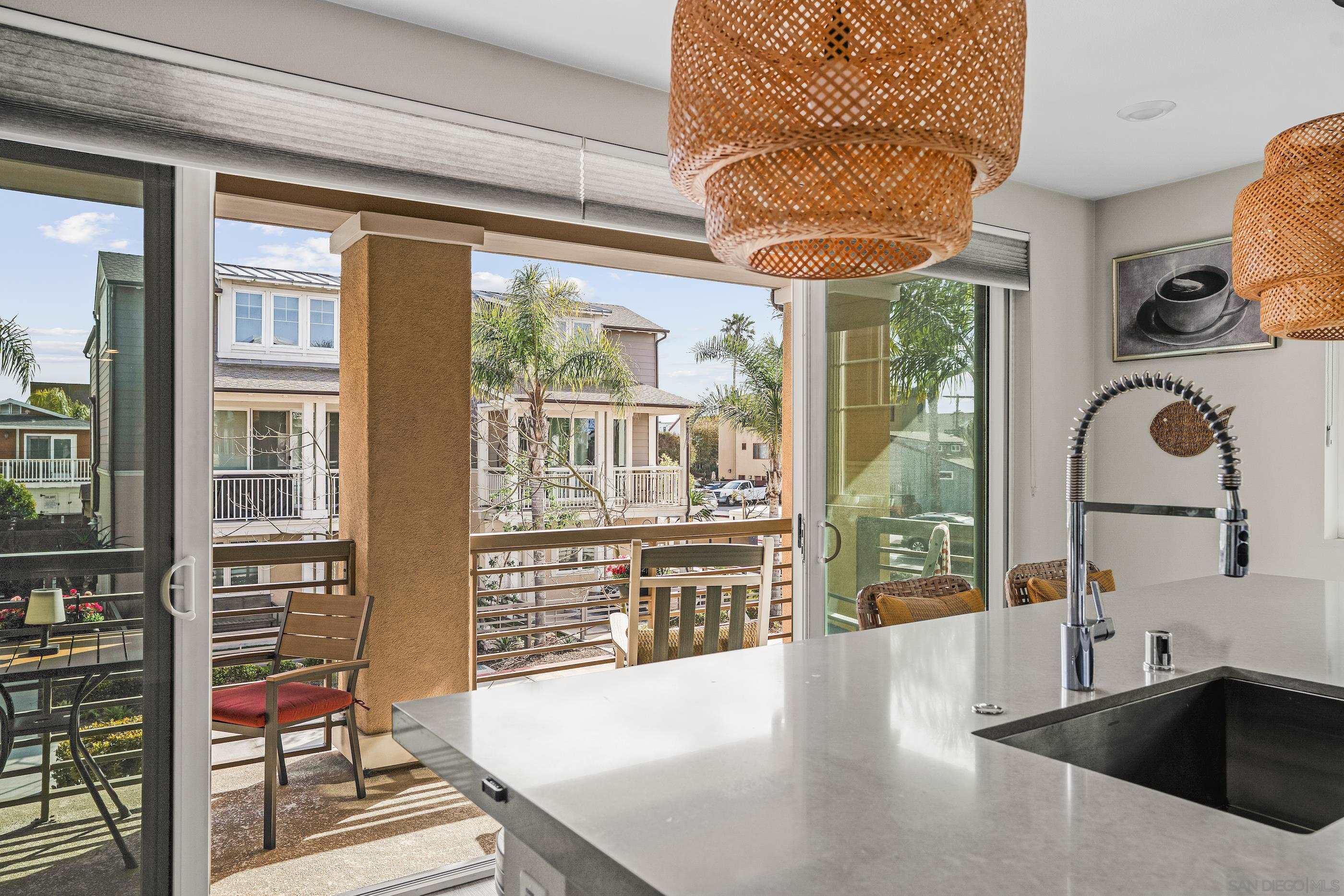 Detail Gallery Image 7 of 38 For 810  Santa Barbara Pl, San Diego,  CA 92109 - 2 Beds | 2 Baths