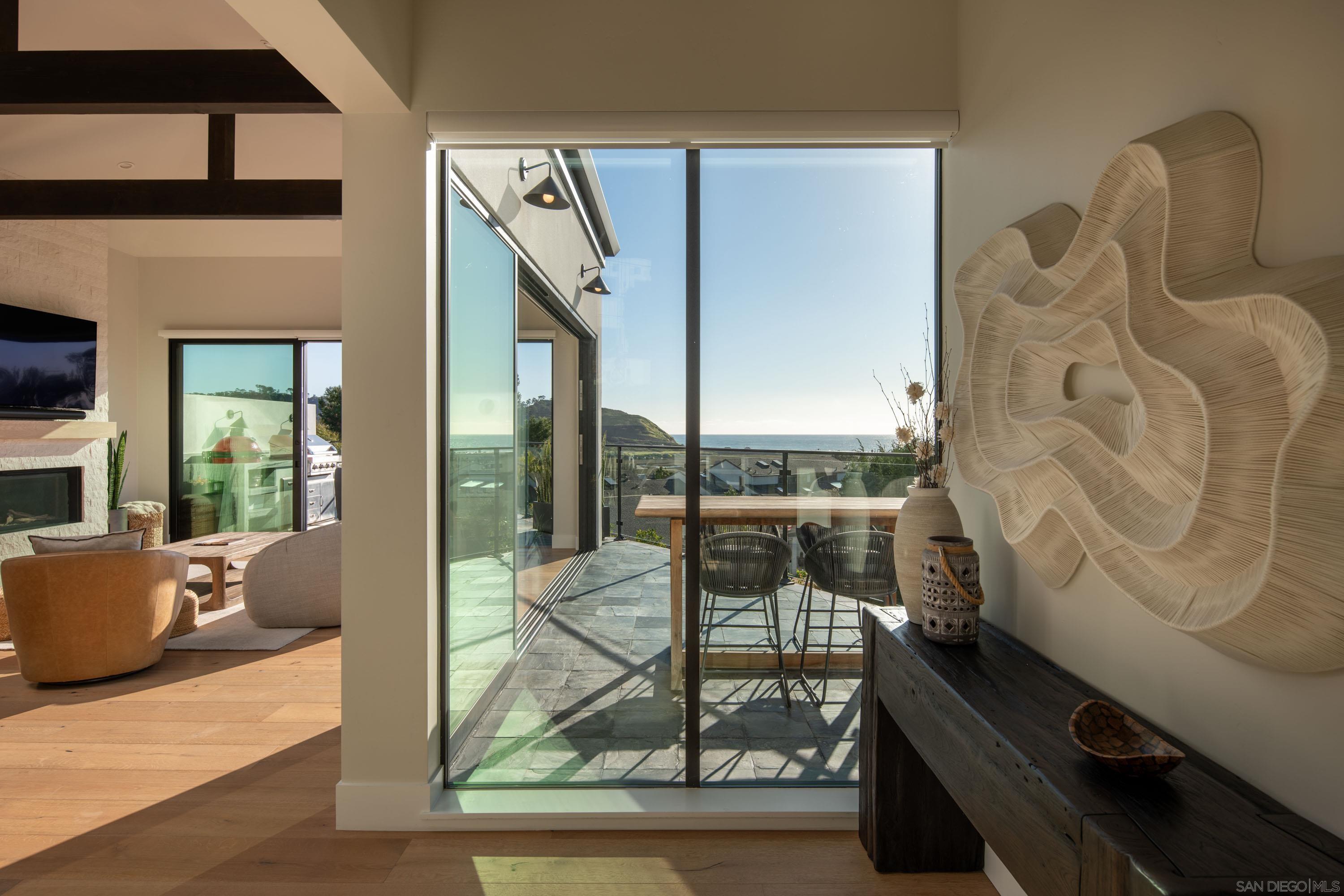 Detail Gallery Image 12 of 75 For 12994  via Esperia, Del Mar,  CA 92014 - 4 Beds | 4/1 Baths
