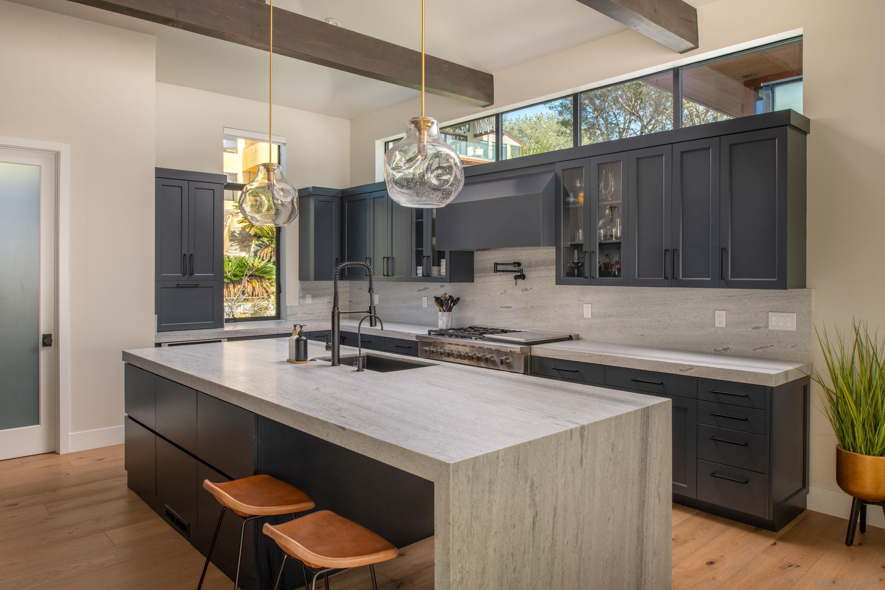 Detail Gallery Image 17 of 75 For 12994  via Esperia, Del Mar,  CA 92014 - 4 Beds | 4/1 Baths