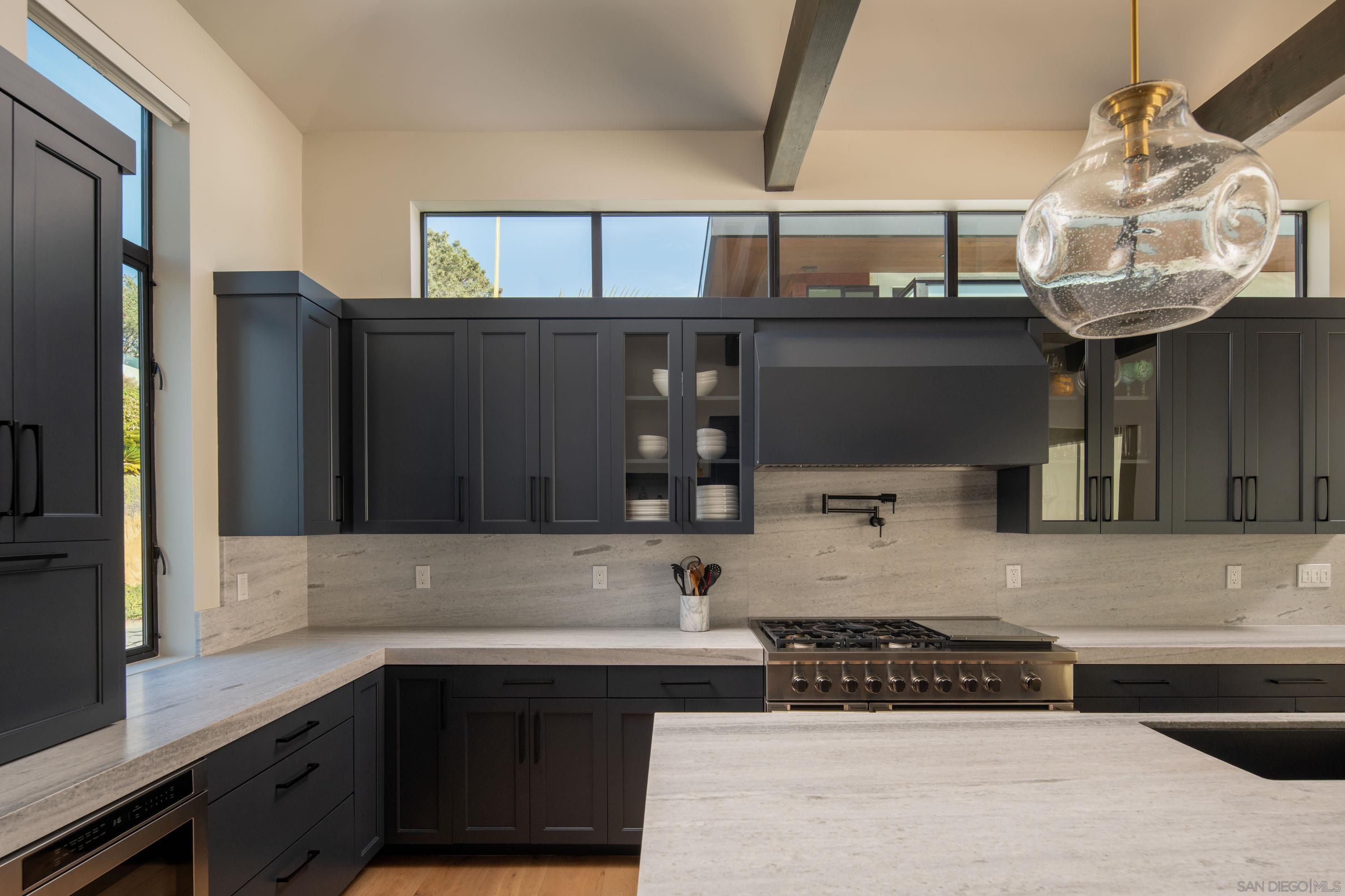 Detail Gallery Image 18 of 75 For 12994  via Esperia, Del Mar,  CA 92014 - 4 Beds | 4/1 Baths