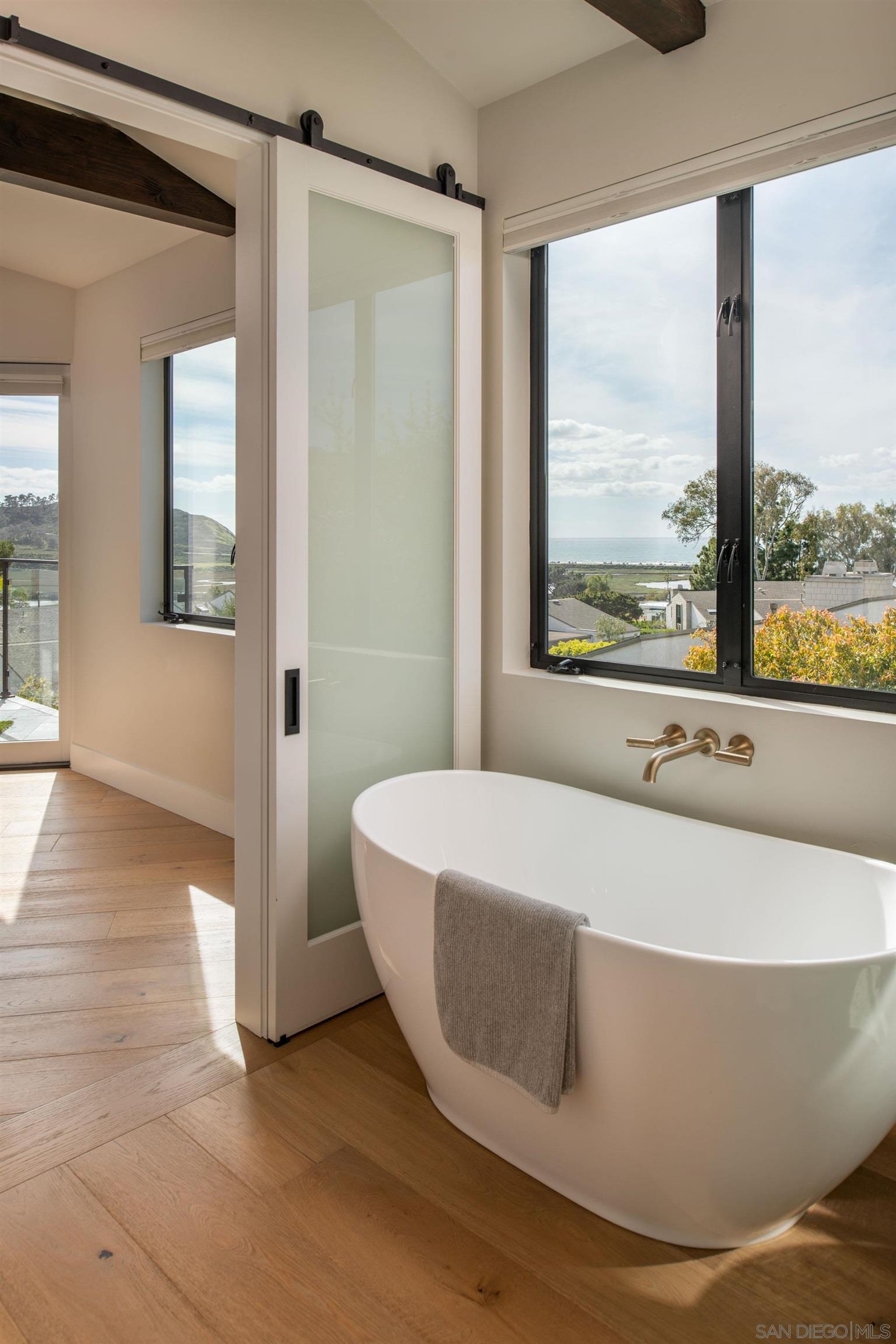 Detail Gallery Image 25 of 75 For 12994  via Esperia, Del Mar,  CA 92014 - 4 Beds | 4/1 Baths