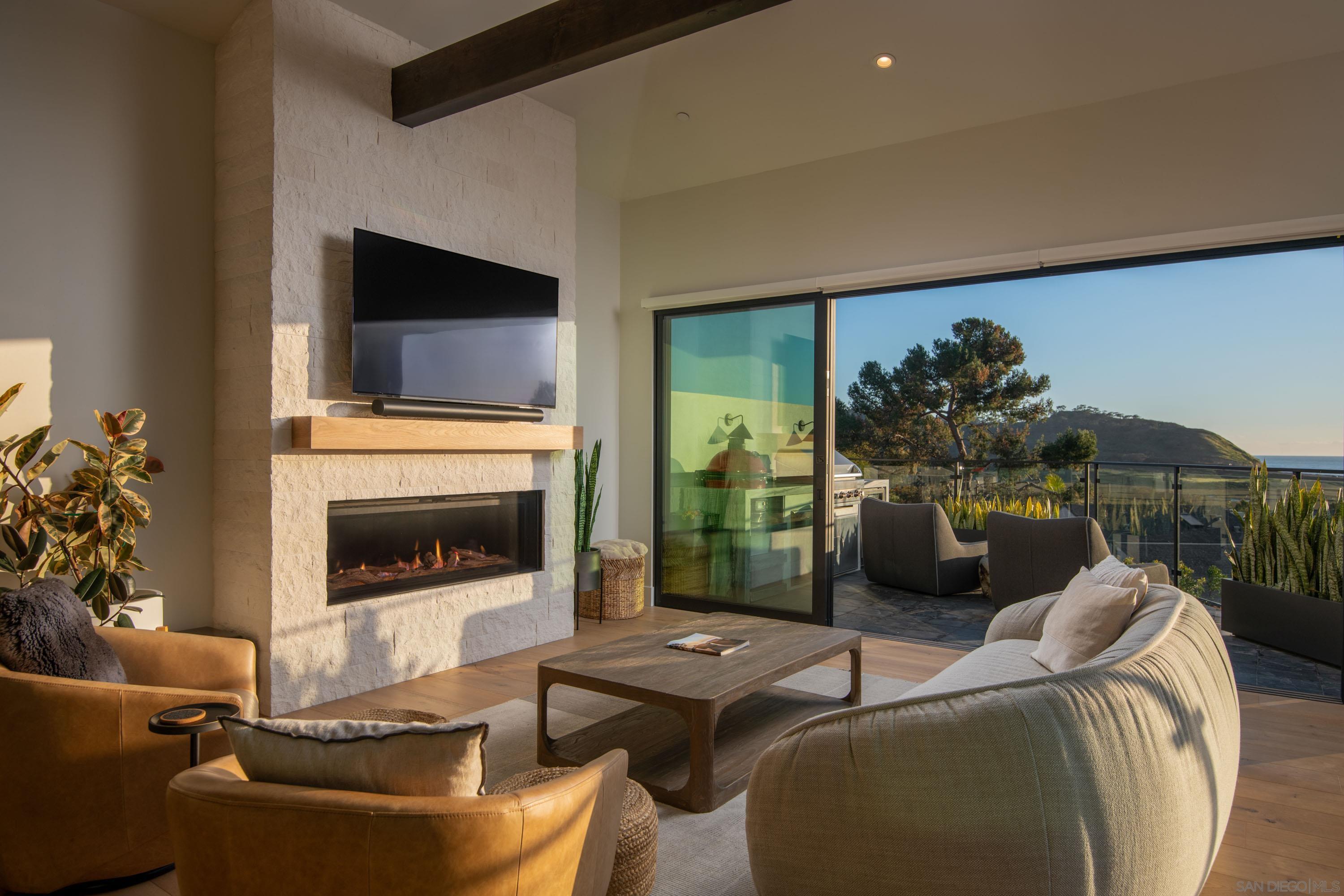 Detail Gallery Image 4 of 75 For 12994  via Esperia, Del Mar,  CA 92014 - 4 Beds | 4/1 Baths