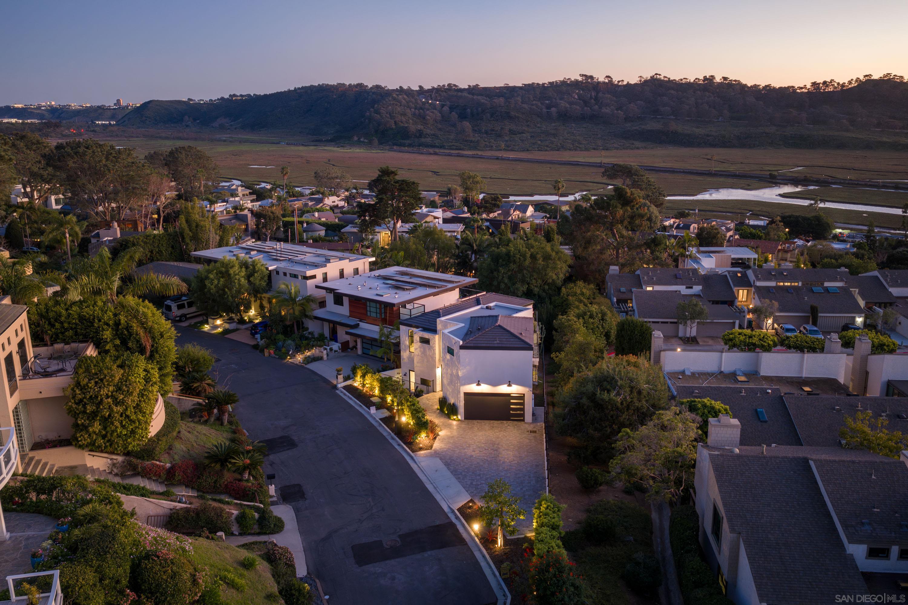 Detail Gallery Image 60 of 75 For 12994  via Esperia, Del Mar,  CA 92014 - 4 Beds | 4/1 Baths