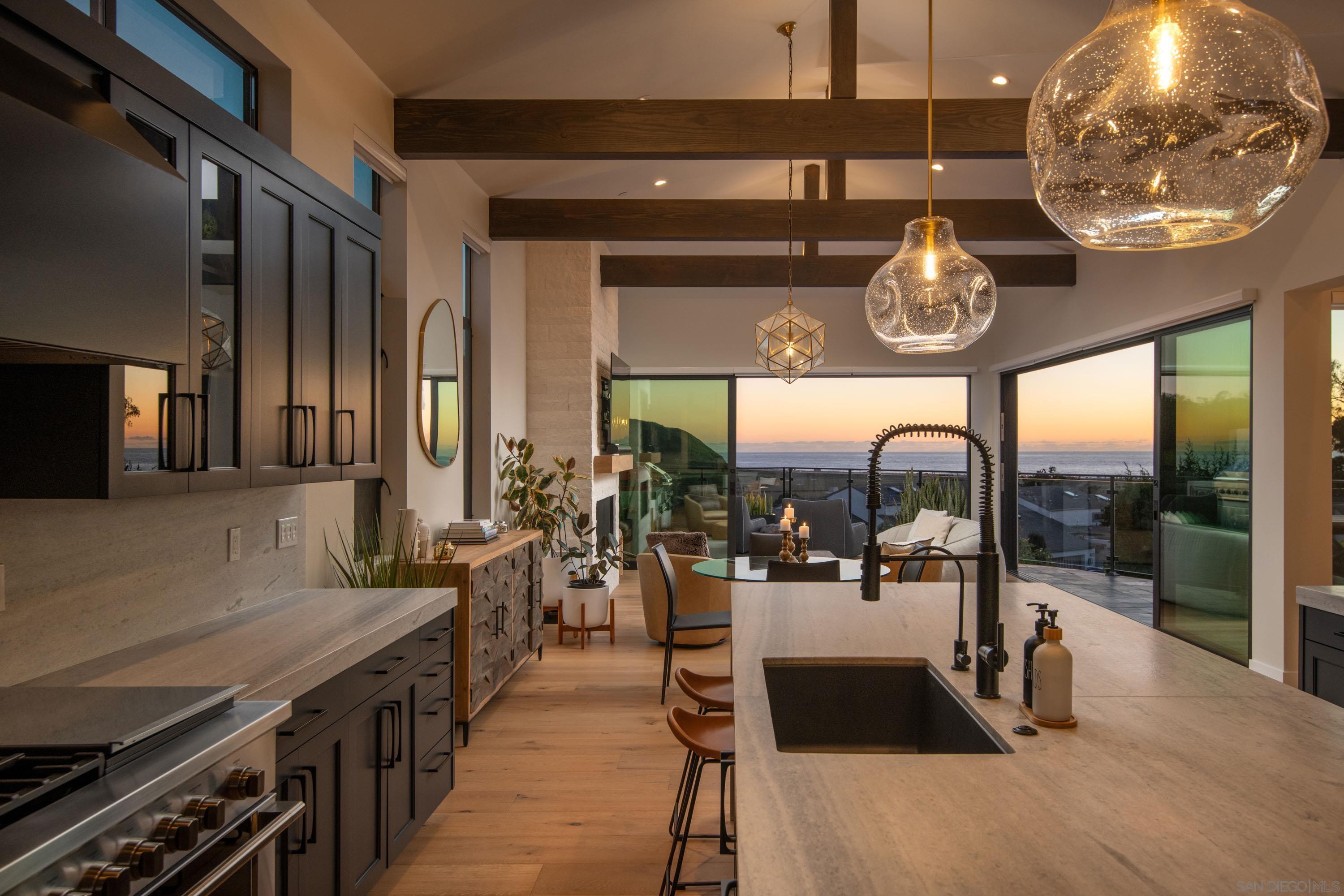 Detail Gallery Image 7 of 75 For 12994  via Esperia, Del Mar,  CA 92014 - 4 Beds | 4/1 Baths