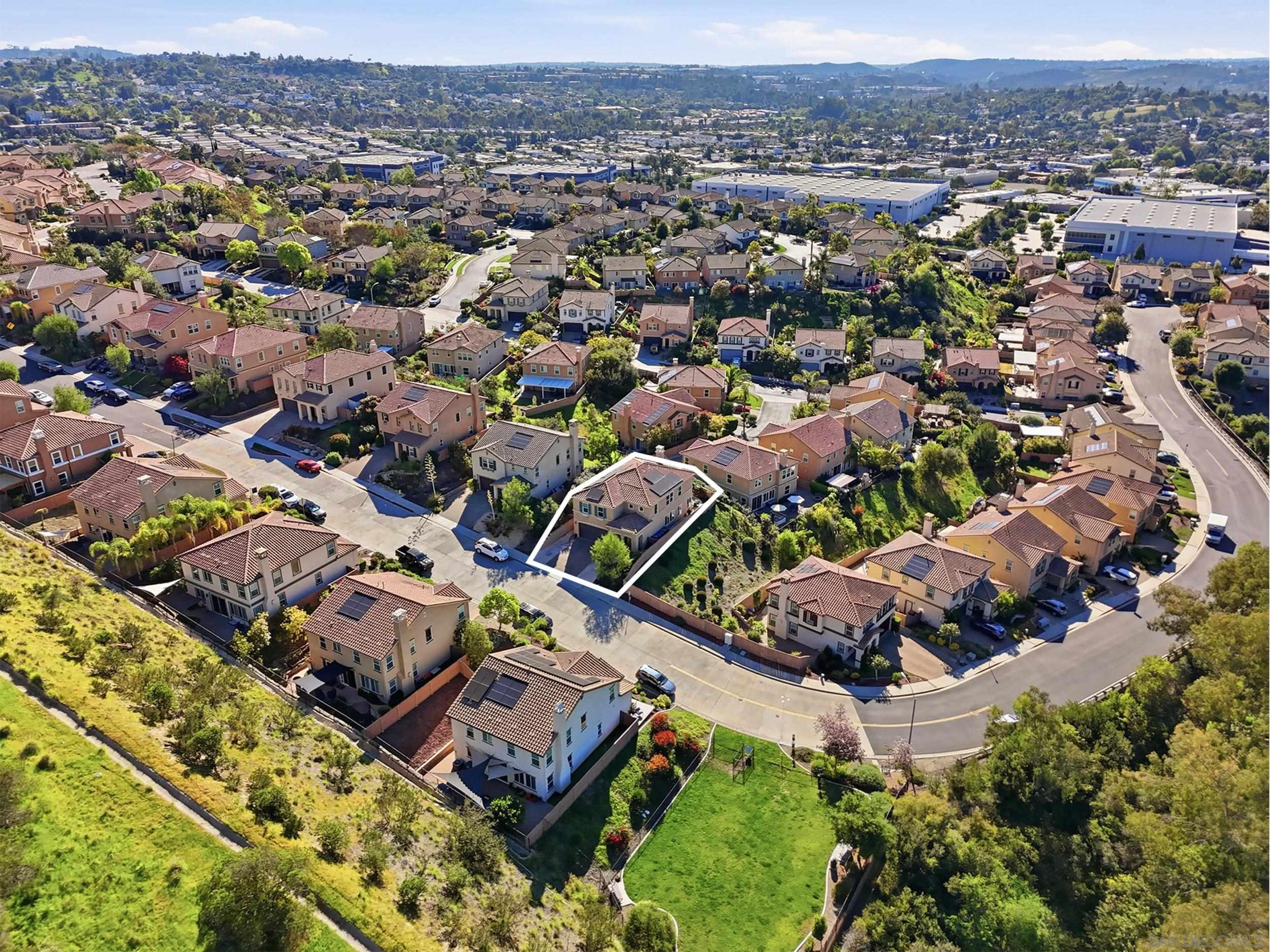 Detail Gallery Image 2 of 35 For 1754  Avenida Regina, San Marcos,  CA 92069 - 5 Beds | 3/1 Baths