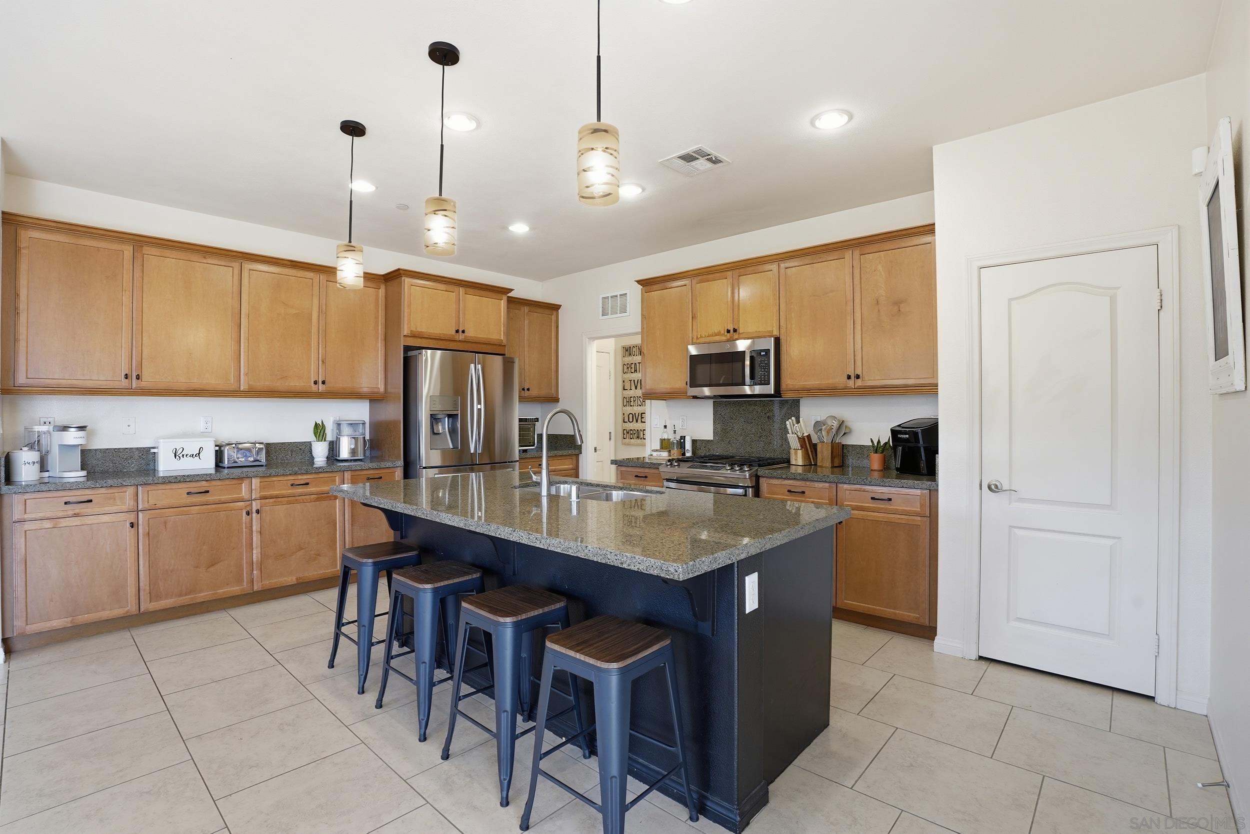 Detail Gallery Image 22 of 35 For 1754  Avenida Regina, San Marcos,  CA 92069 - 5 Beds | 3/1 Baths