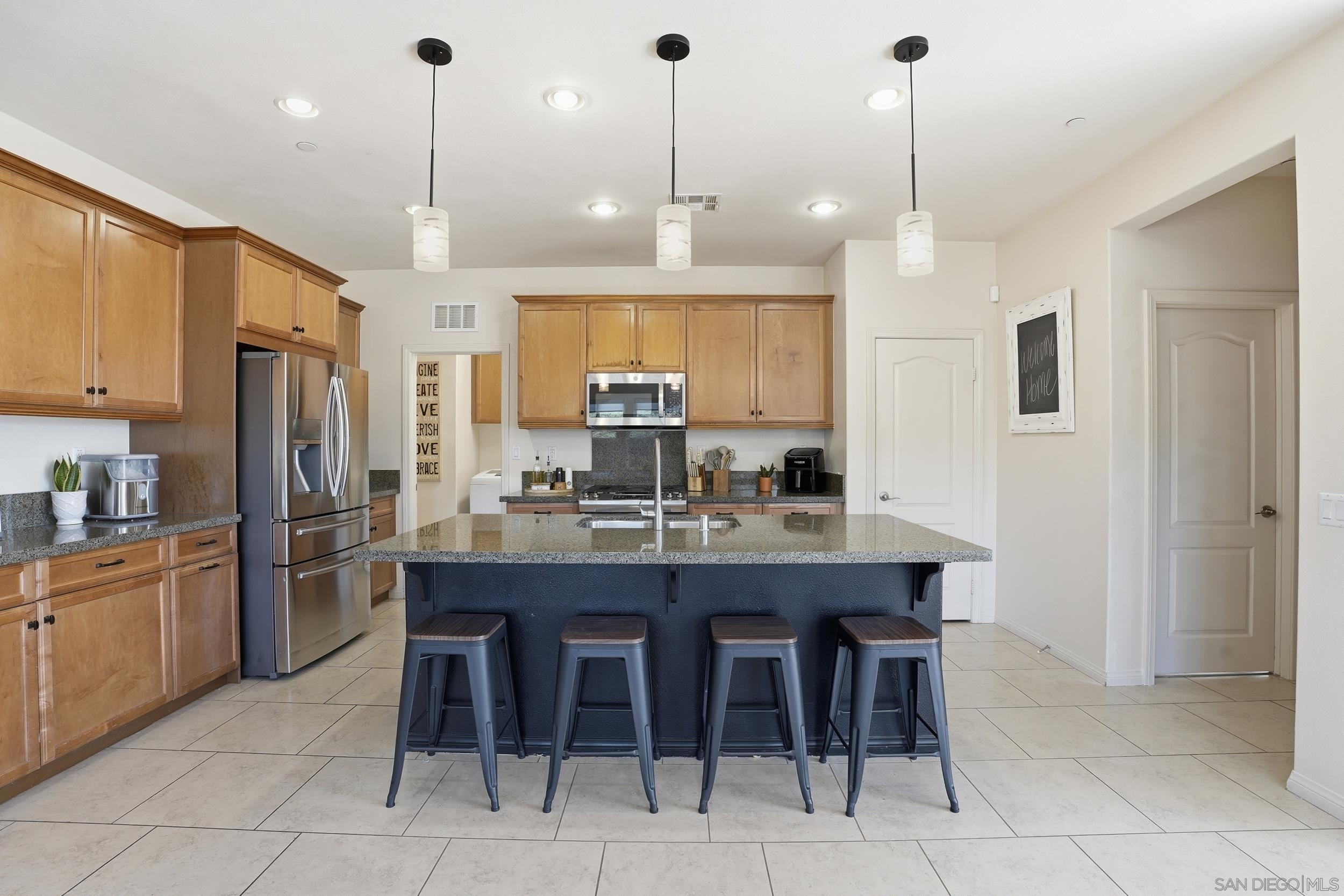 Detail Gallery Image 10 of 35 For 1754  Avenida Regina, San Marcos,  CA 92069 - 5 Beds | 3/1 Baths