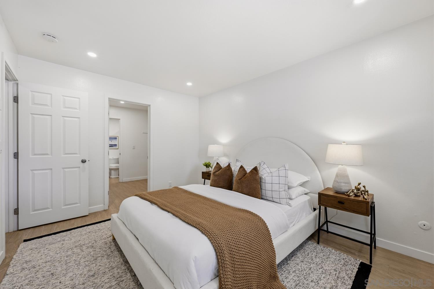 Detail Gallery Image 7 of 16 For 8362  via Sonoma  C,  La Jolla,  CA 92037 - 1 Beds | 1 Baths