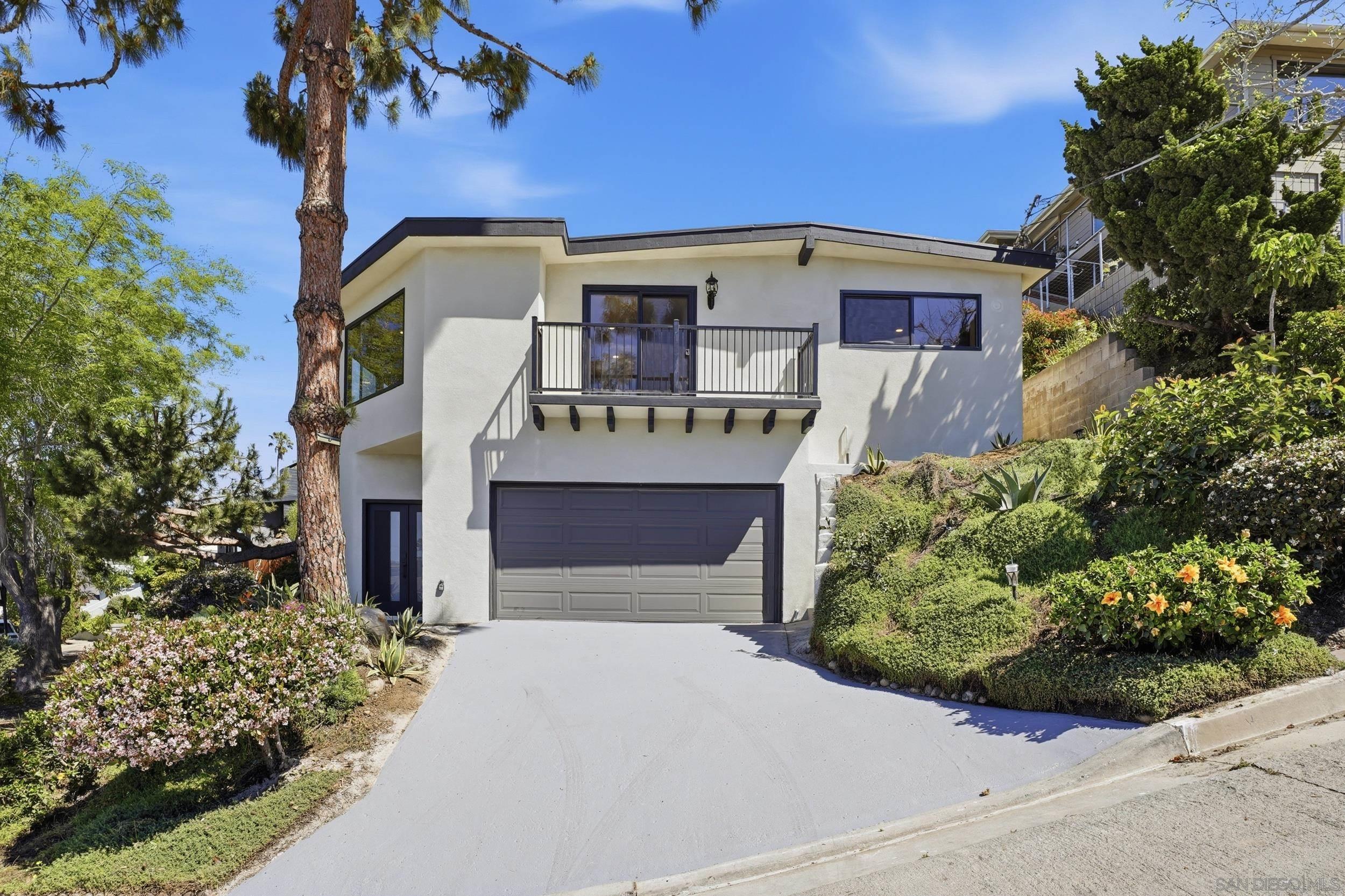 Detail Gallery Image 4 of 41 For 3428  Quimby St, San Diego,  CA 92106 - 3 Beds | 2 Baths