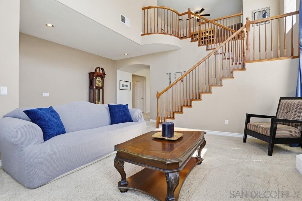 Detail Gallery Image 9 of 45 For 13673  Shoal Summit, San Diego,  CA 92128 - 5 Beds | 2/1 Baths